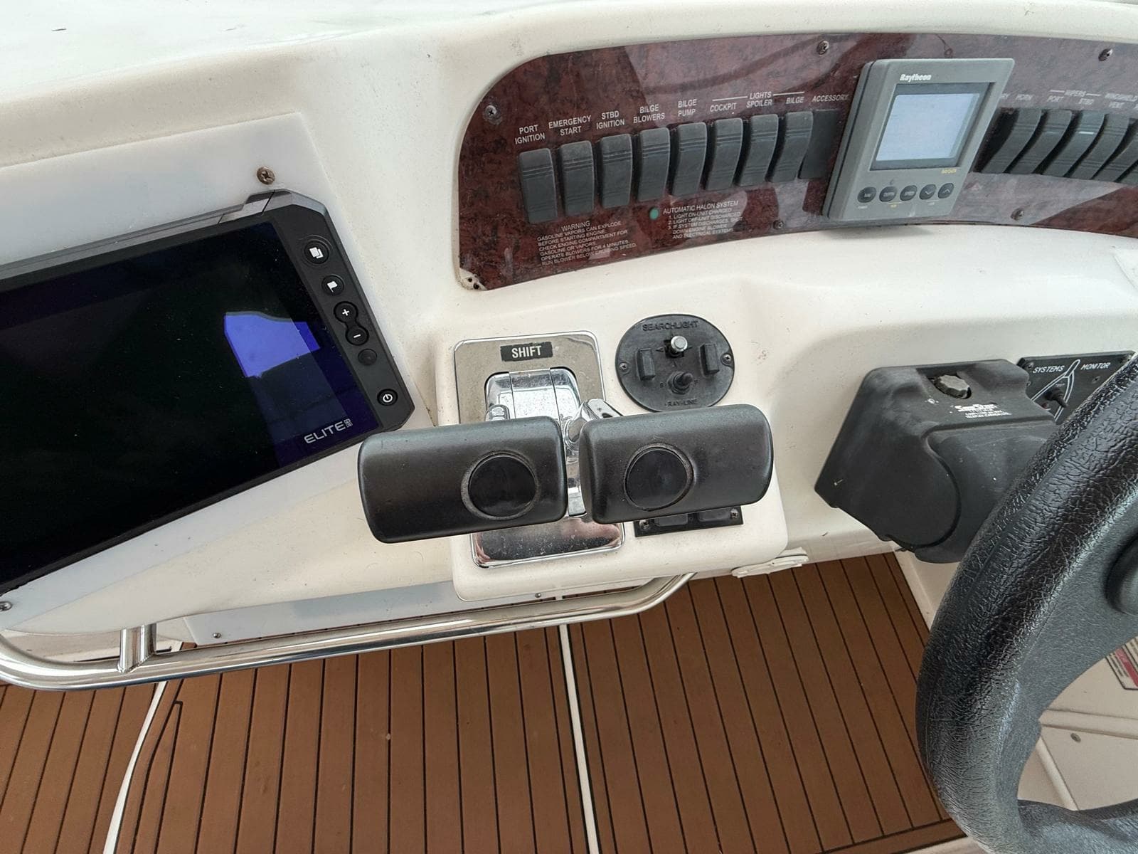 1997 Sea Ray 330 Sundancer - Photo 17