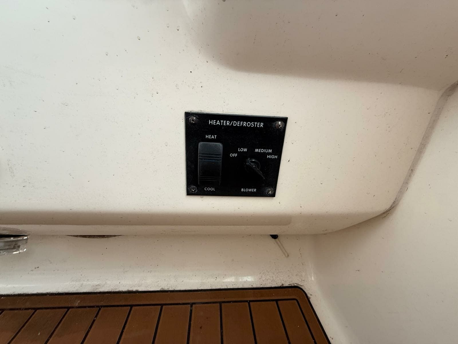 1997 Sea Ray 330 Sundancer - Photo 23