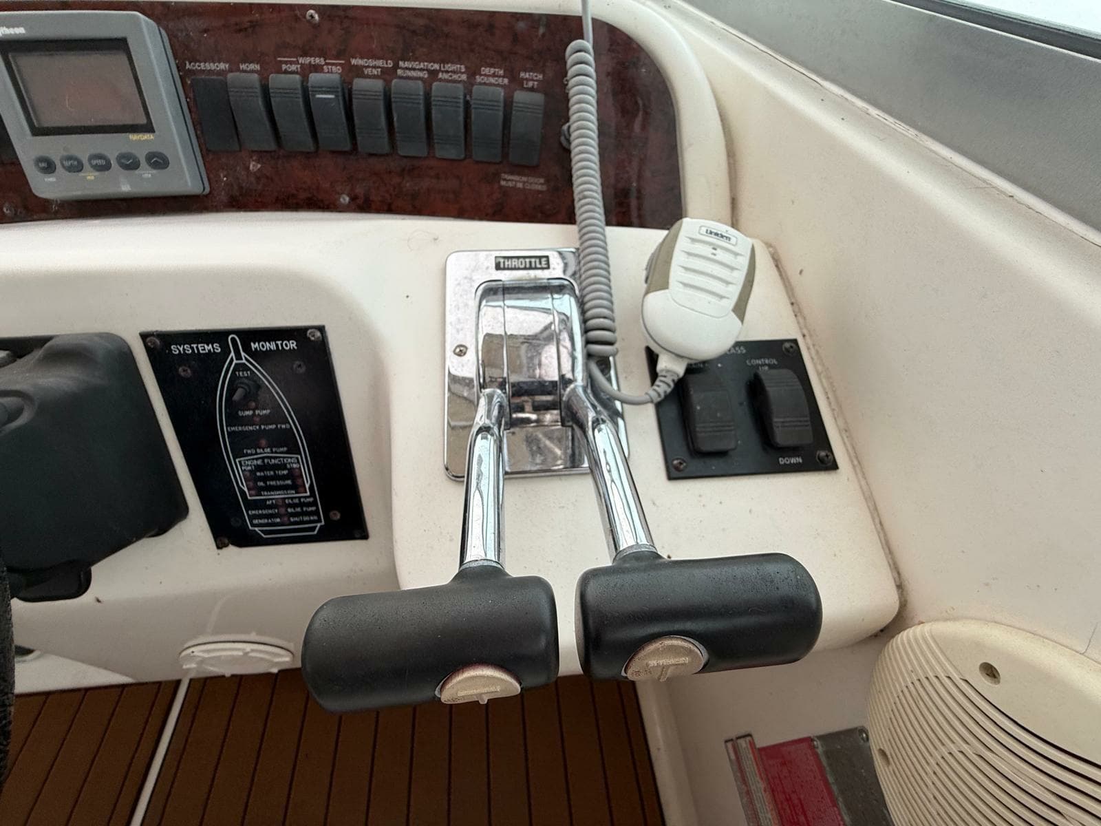 1997 Sea Ray 330 Sundancer - Photo 24