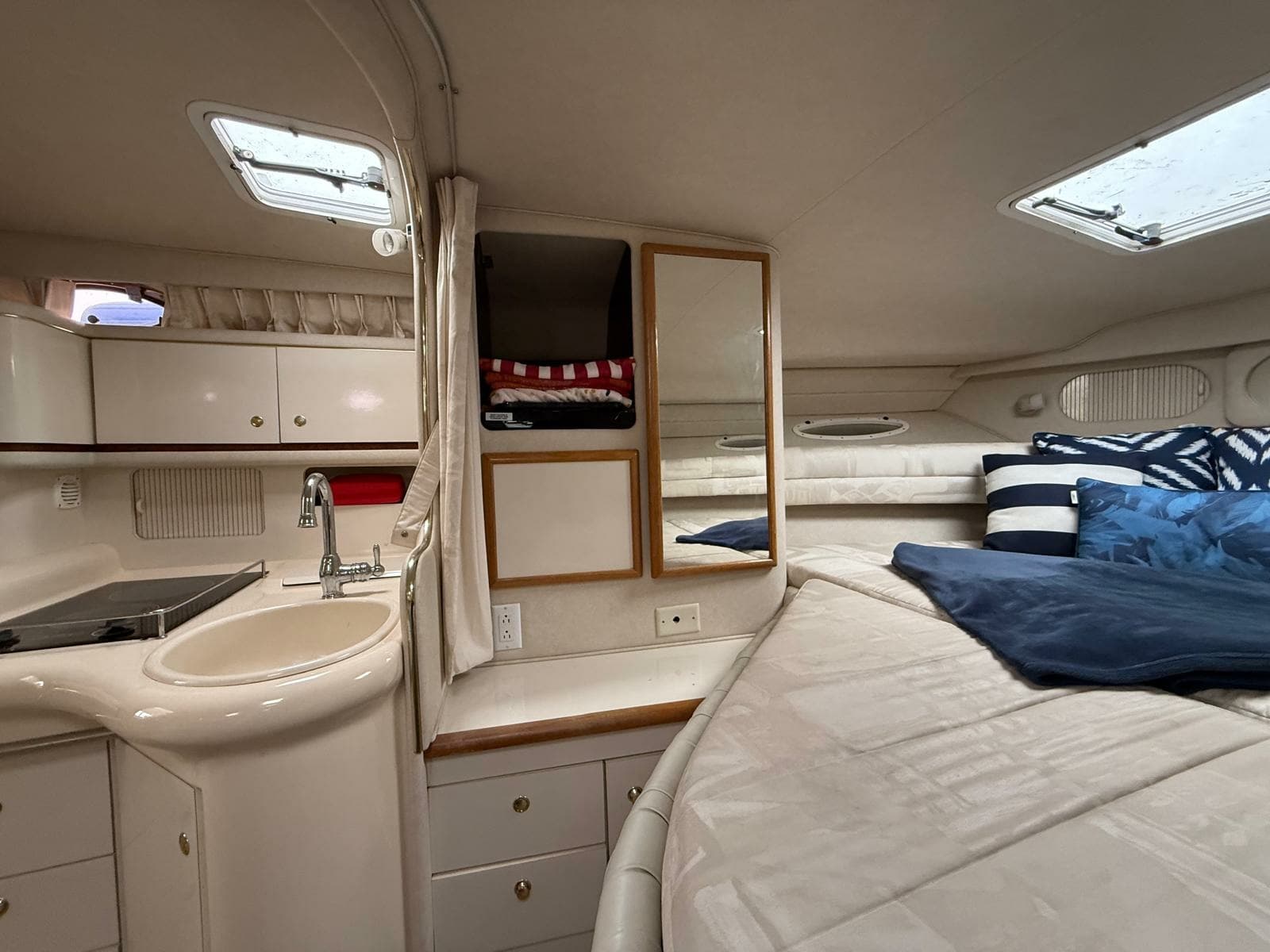 1997 Sea Ray 330 Sundancer - Photo 45