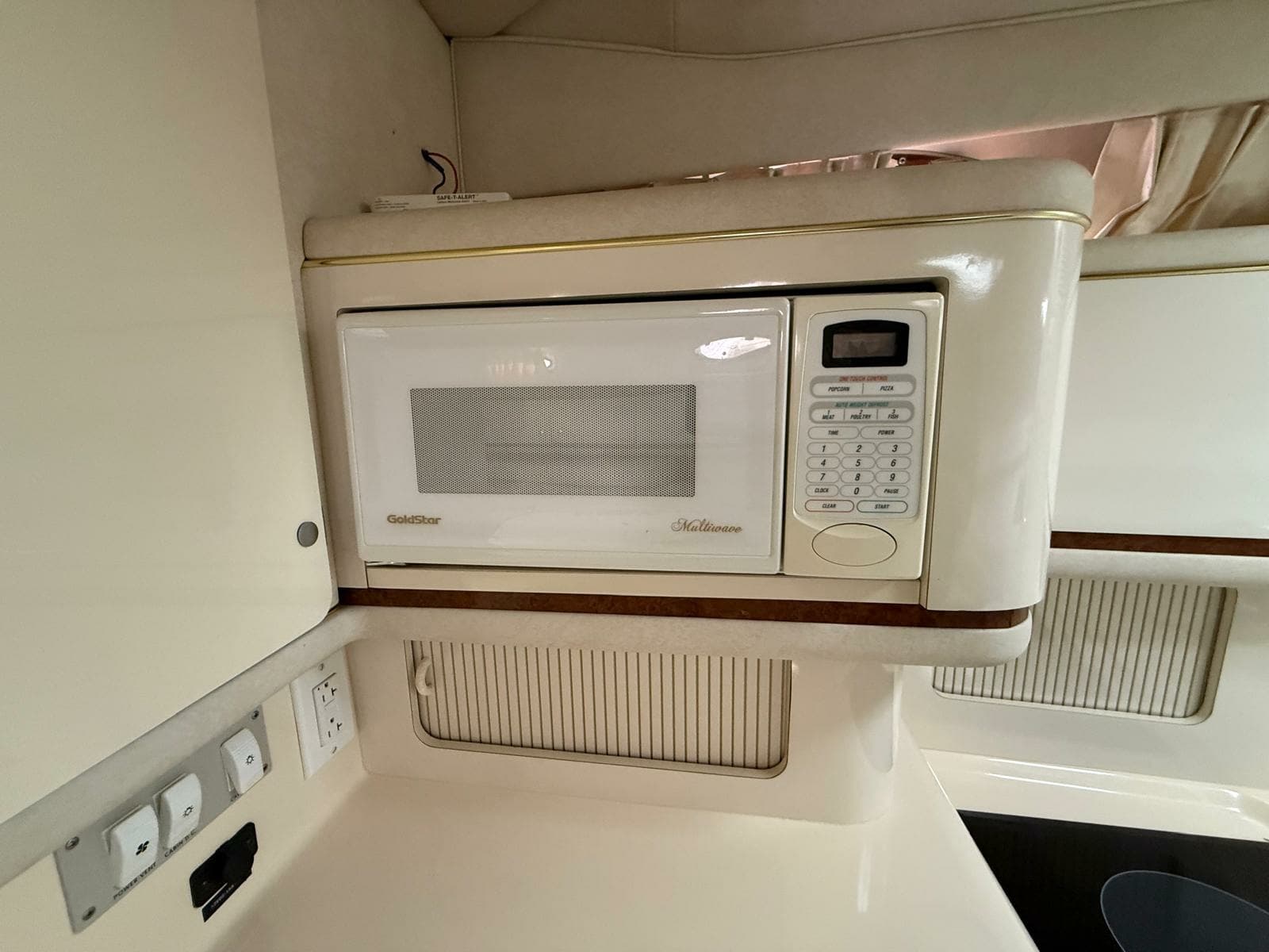 1997 Sea Ray 330 Sundancer - Photo 51