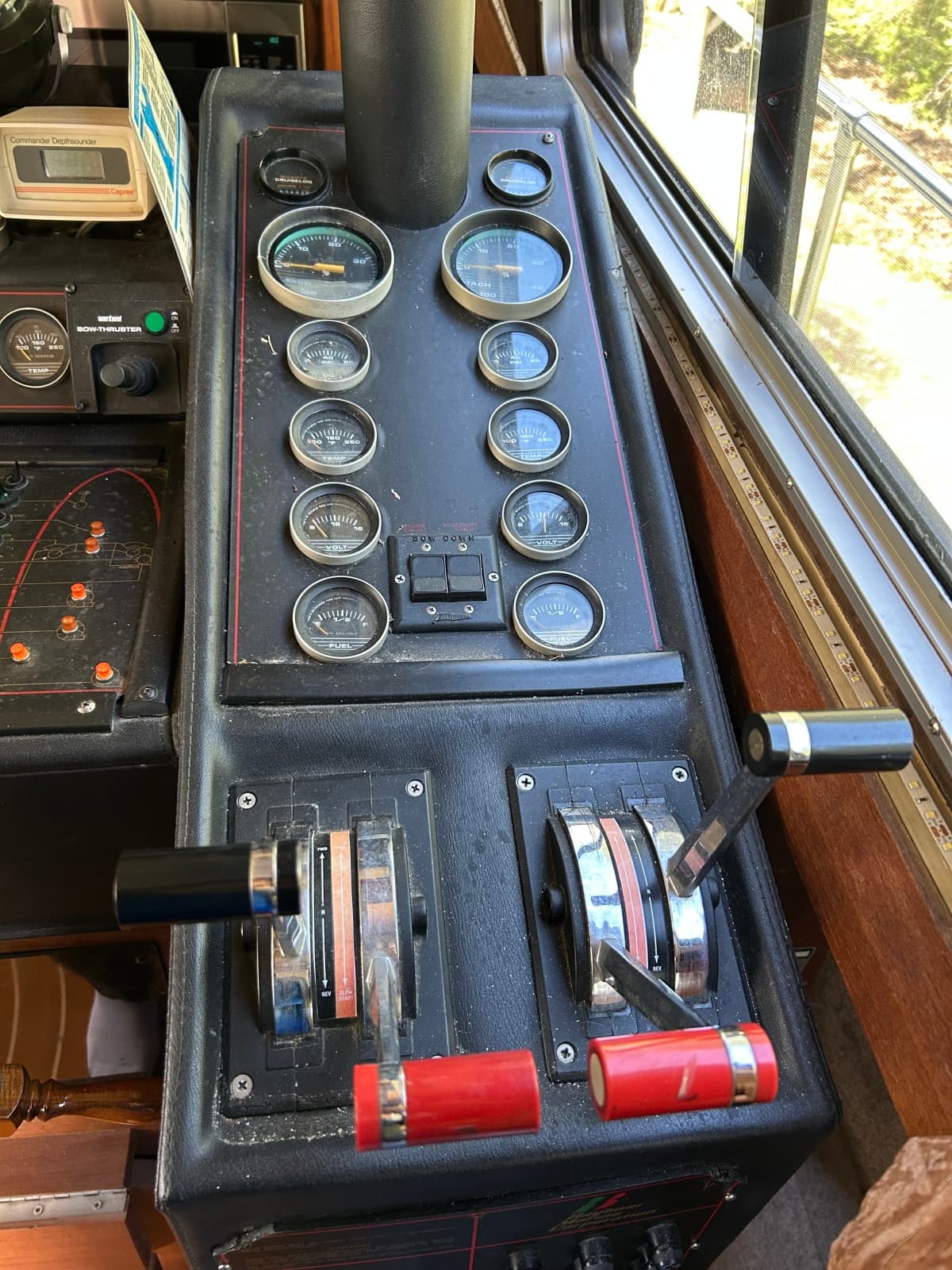 1985 Bayliner 3870 - Photo 8