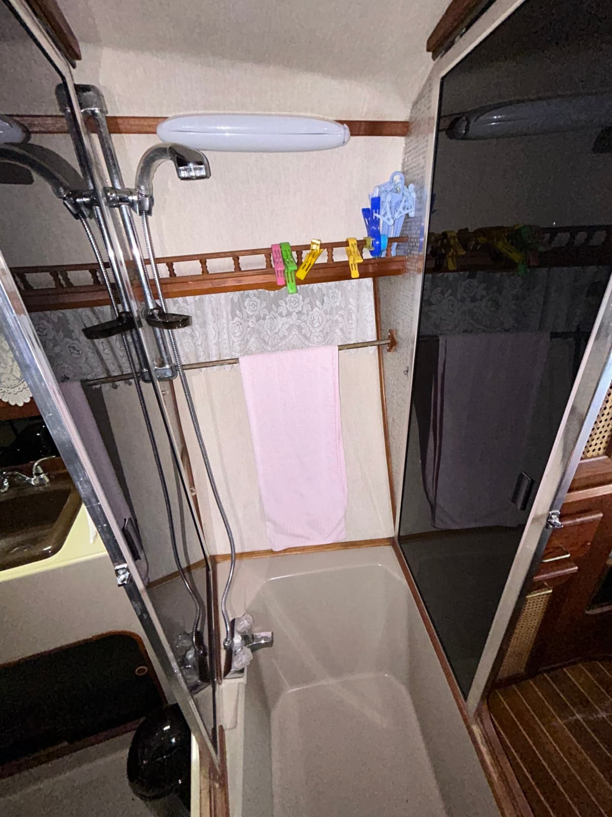 1985 Bayliner 3870 - Photo 21