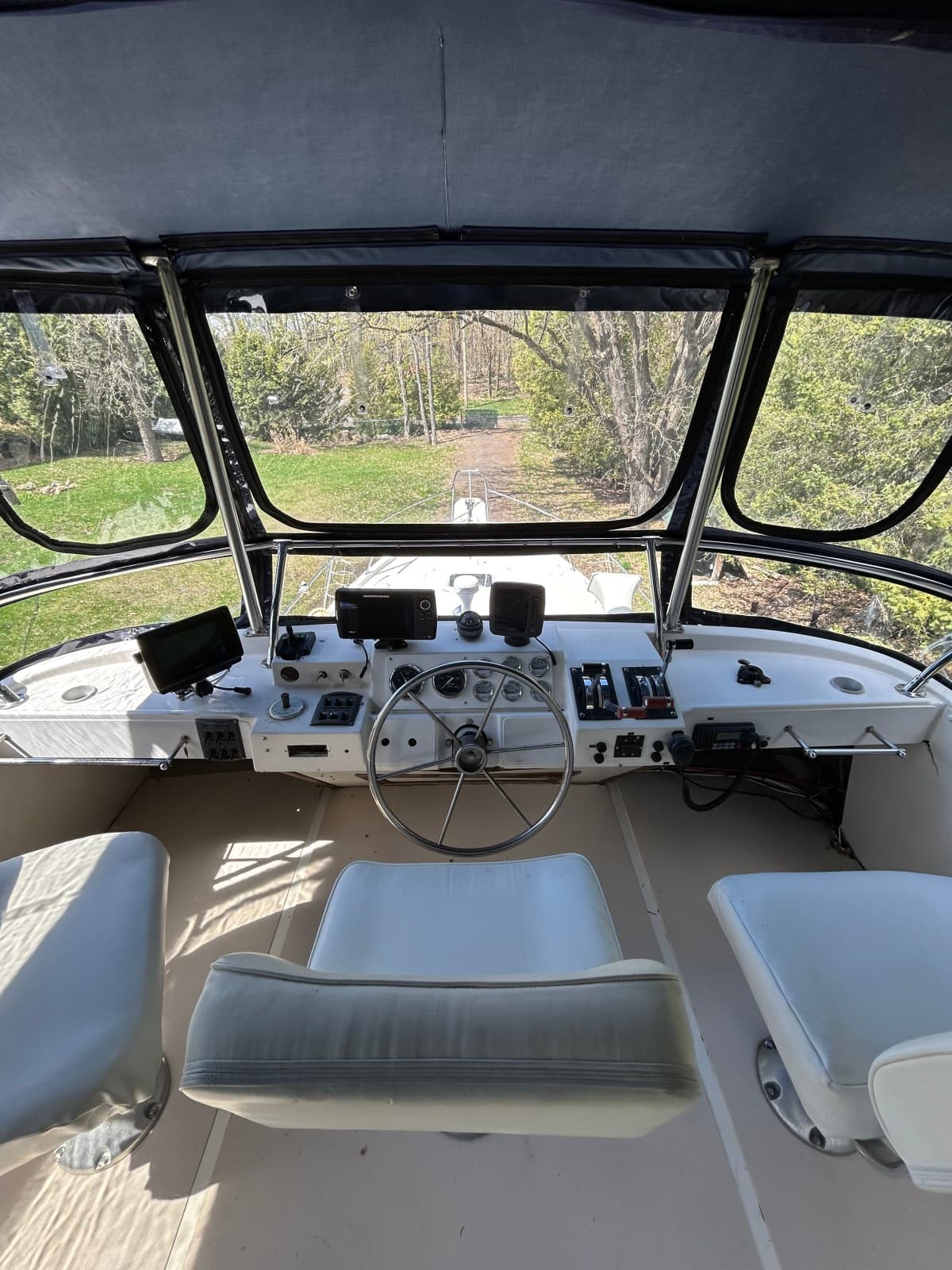 1985 Bayliner 3870 - Photo 28