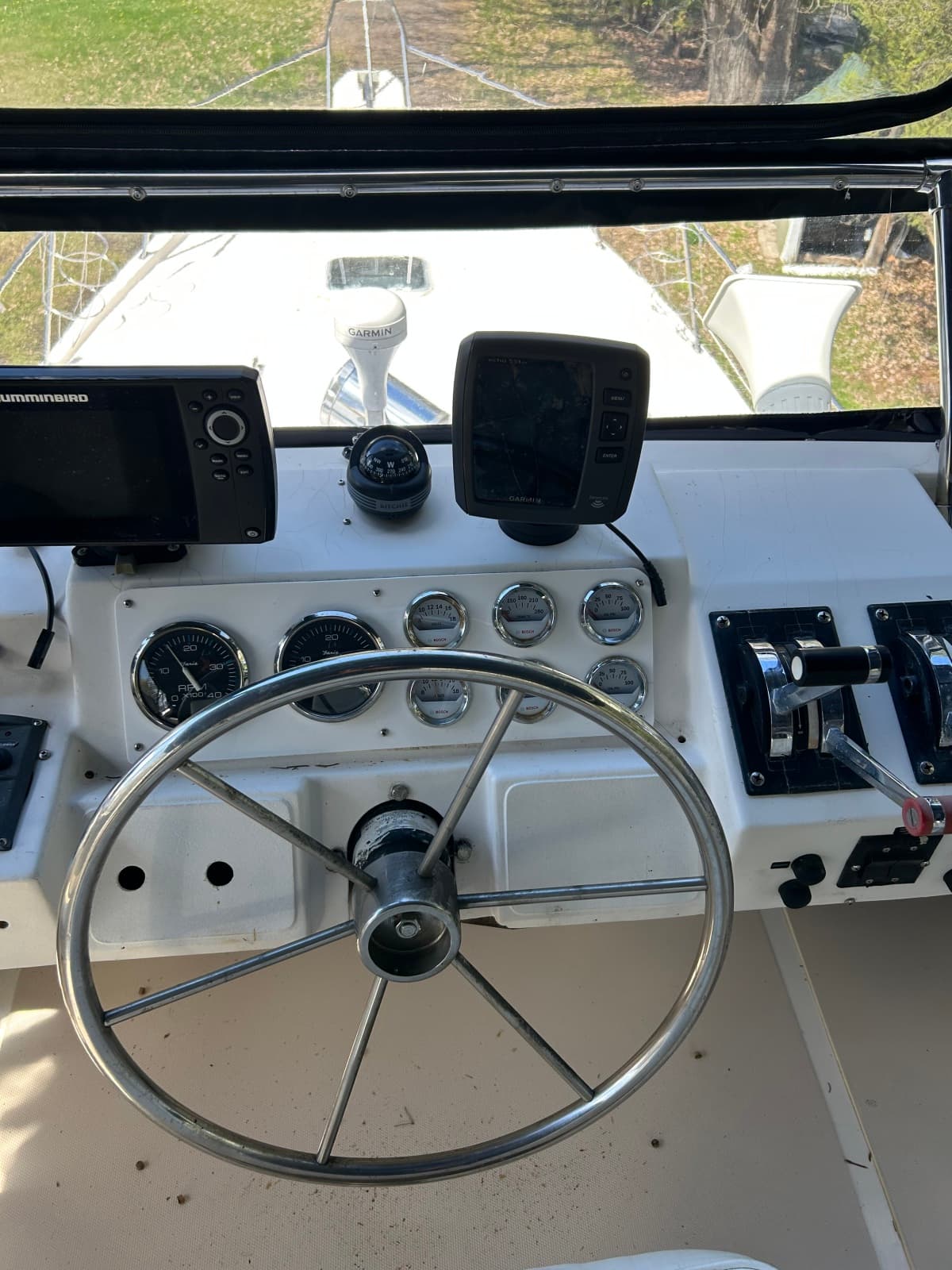 1985 Bayliner 3870 - Photo 30