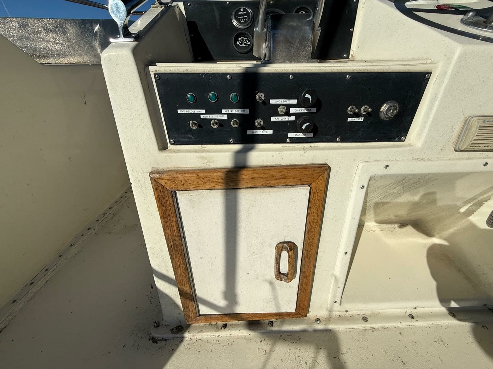 1984 Hatteras 36 Convertible - Photo 36