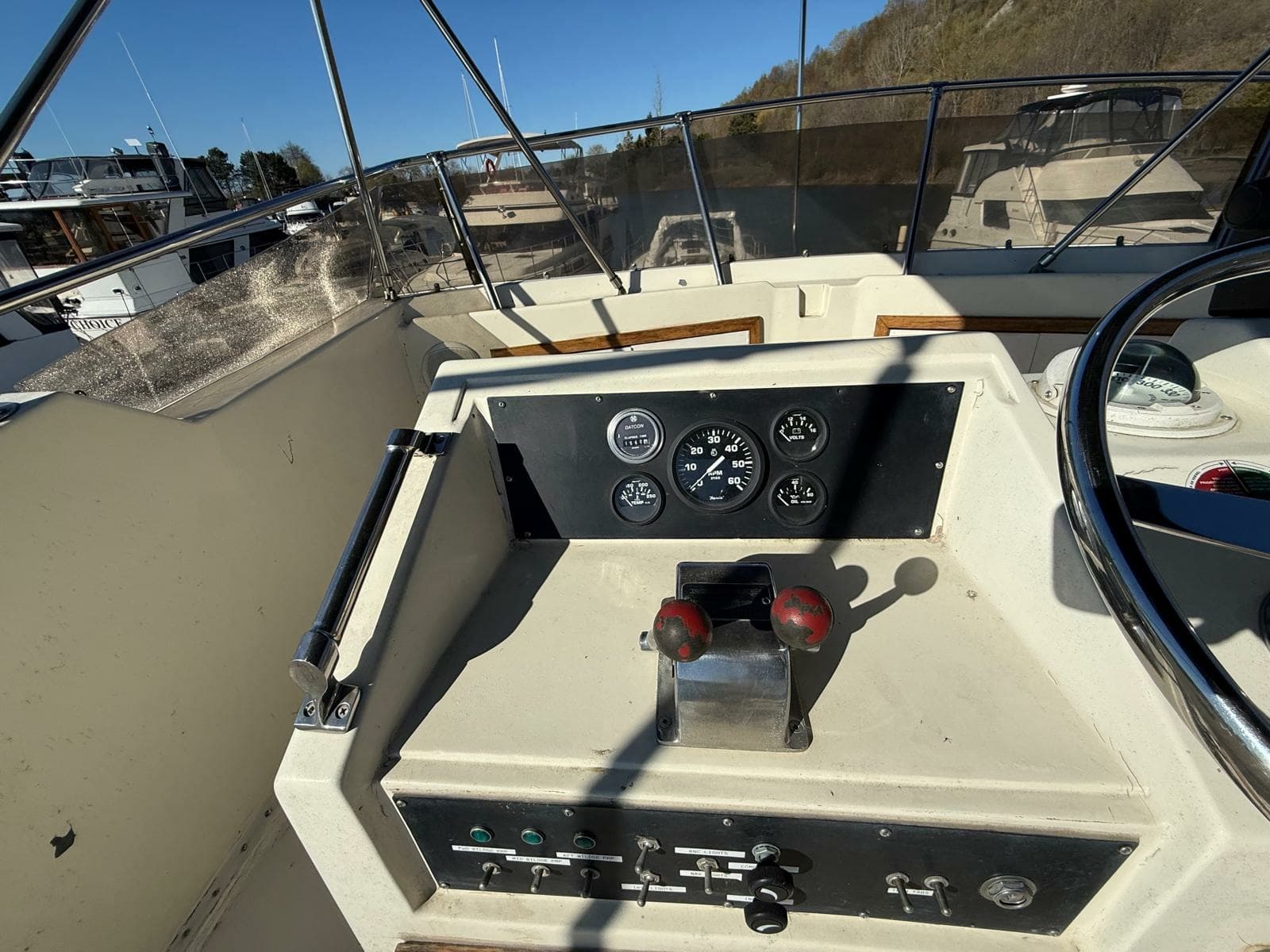 1984 Hatteras 36 Convertible - Photo 35