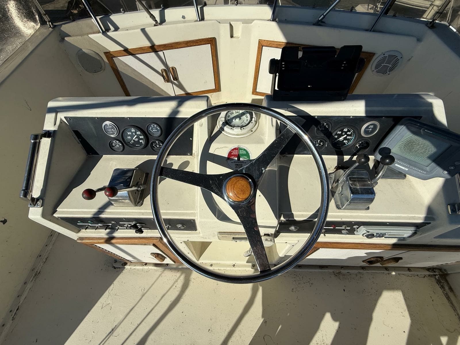 1984 Hatteras 36 Convertible - Photo 34