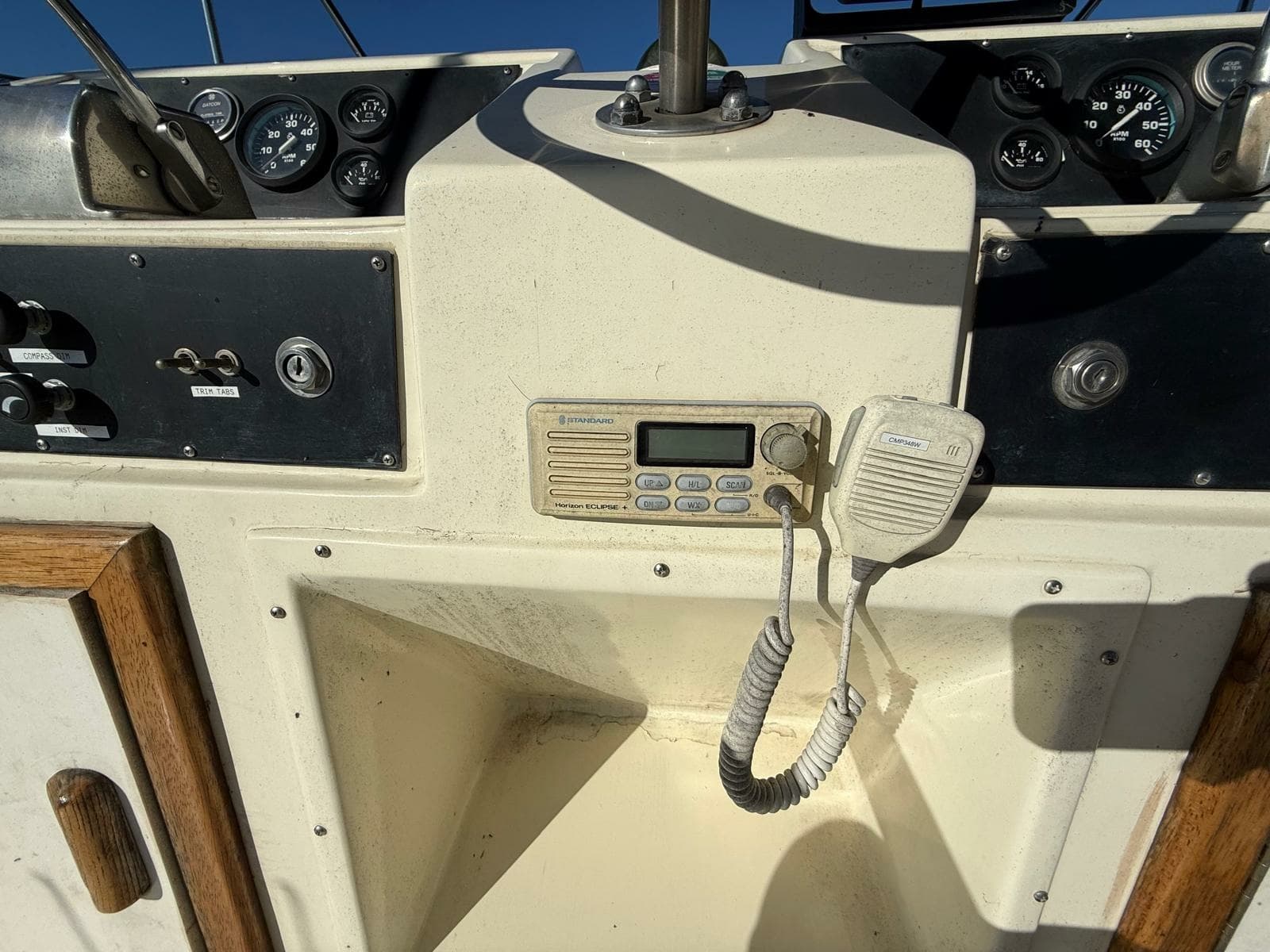 1984 Hatteras 36 Convertible - Photo 37
