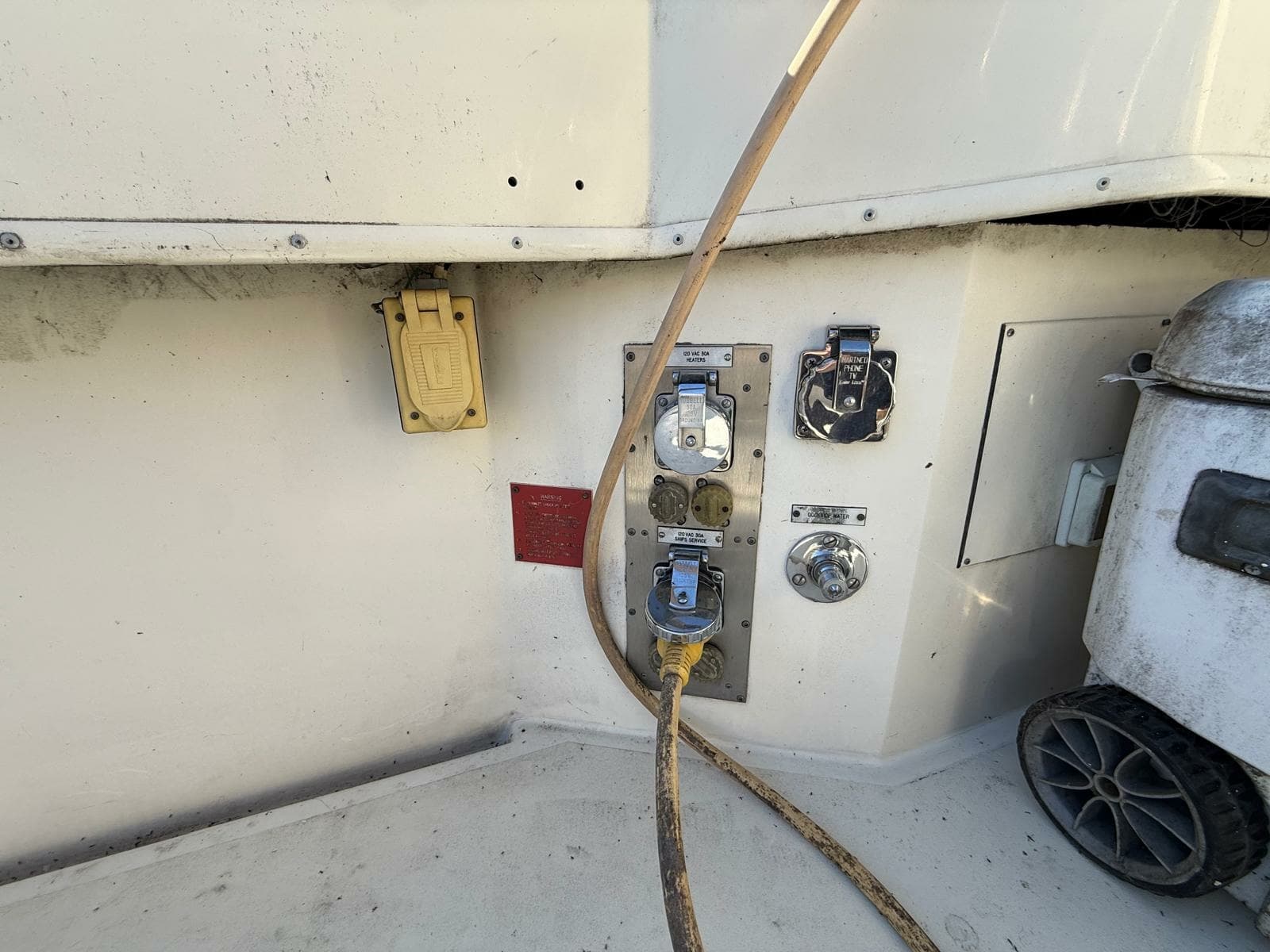 1984 Hatteras 36 Convertible - Photo 25