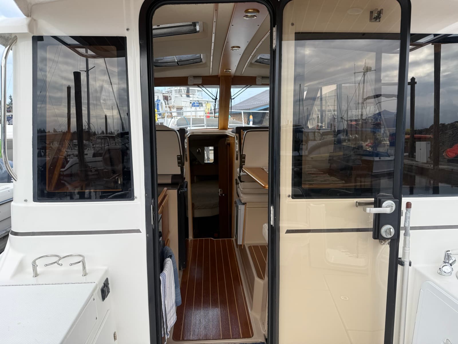 2015 Cutwater C-28 - Photo 9