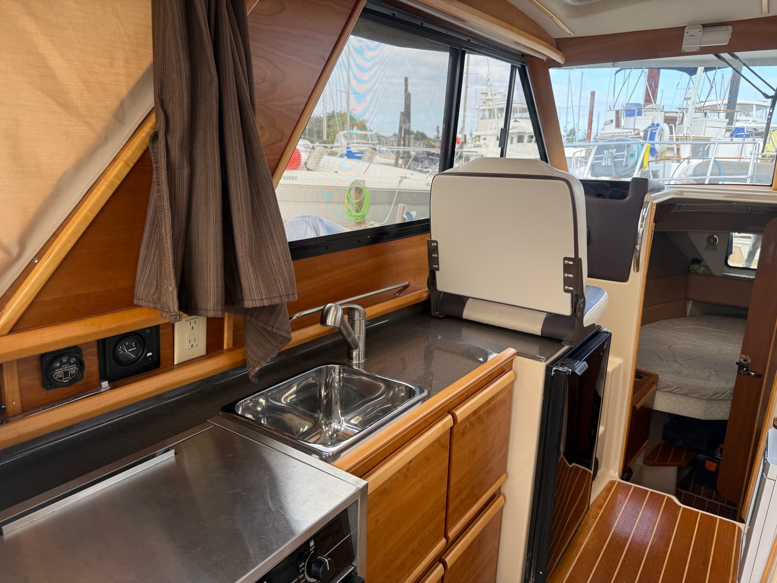 2015 Cutwater C-28 - Photo 11