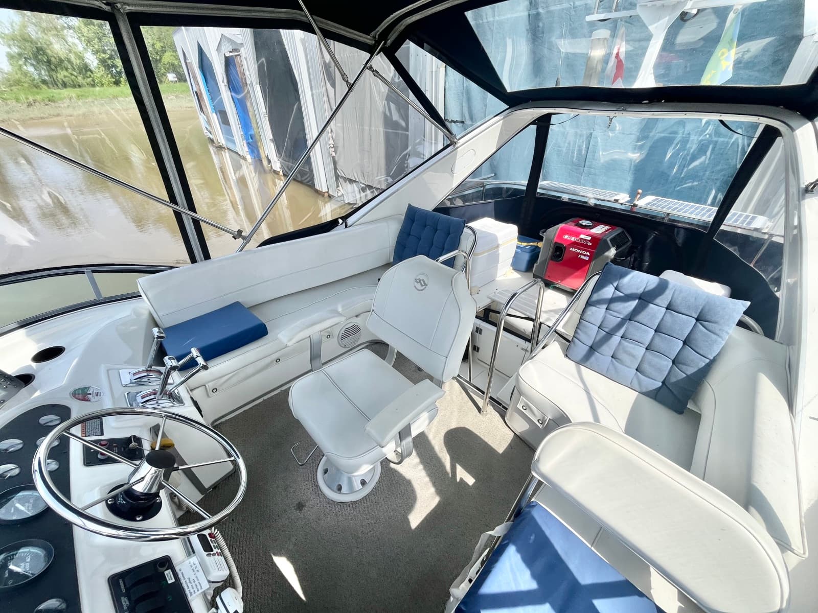 2000 Bayliner 3388 - Photo 25