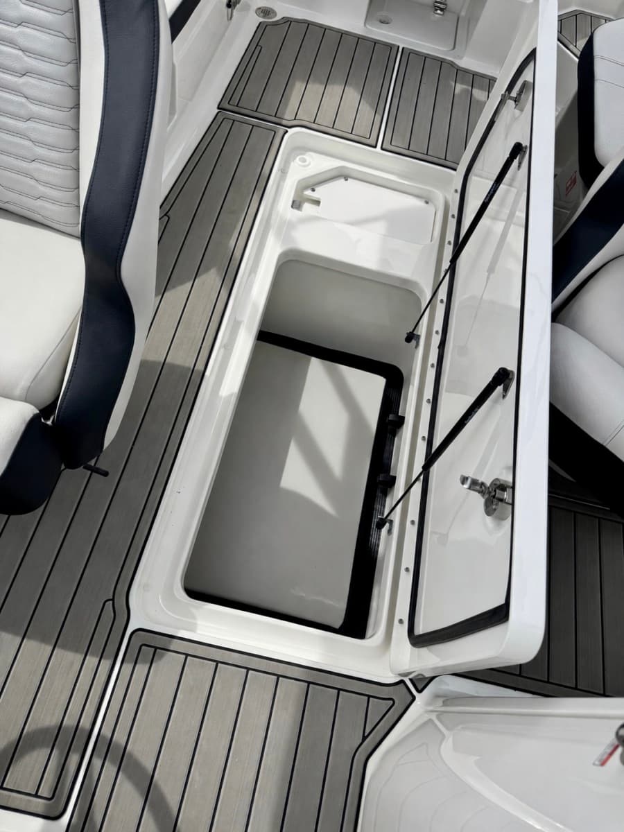 2025 Sea Ray SPX 230 OB - Photo 5