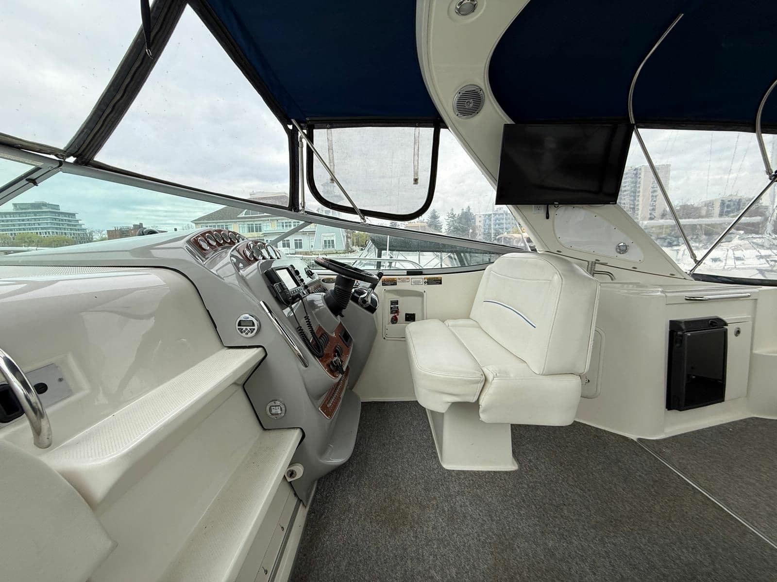 2008 Bayliner 320 Express Cruiser - Photo 15