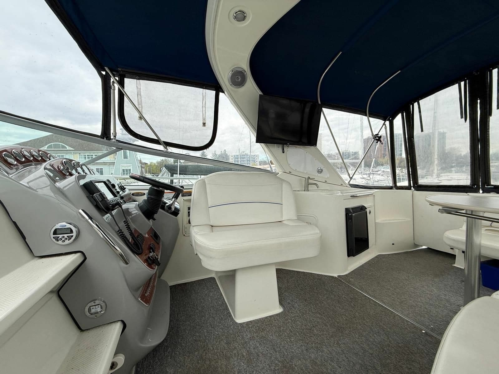 2008 Bayliner 320 Express Cruiser - Photo 16