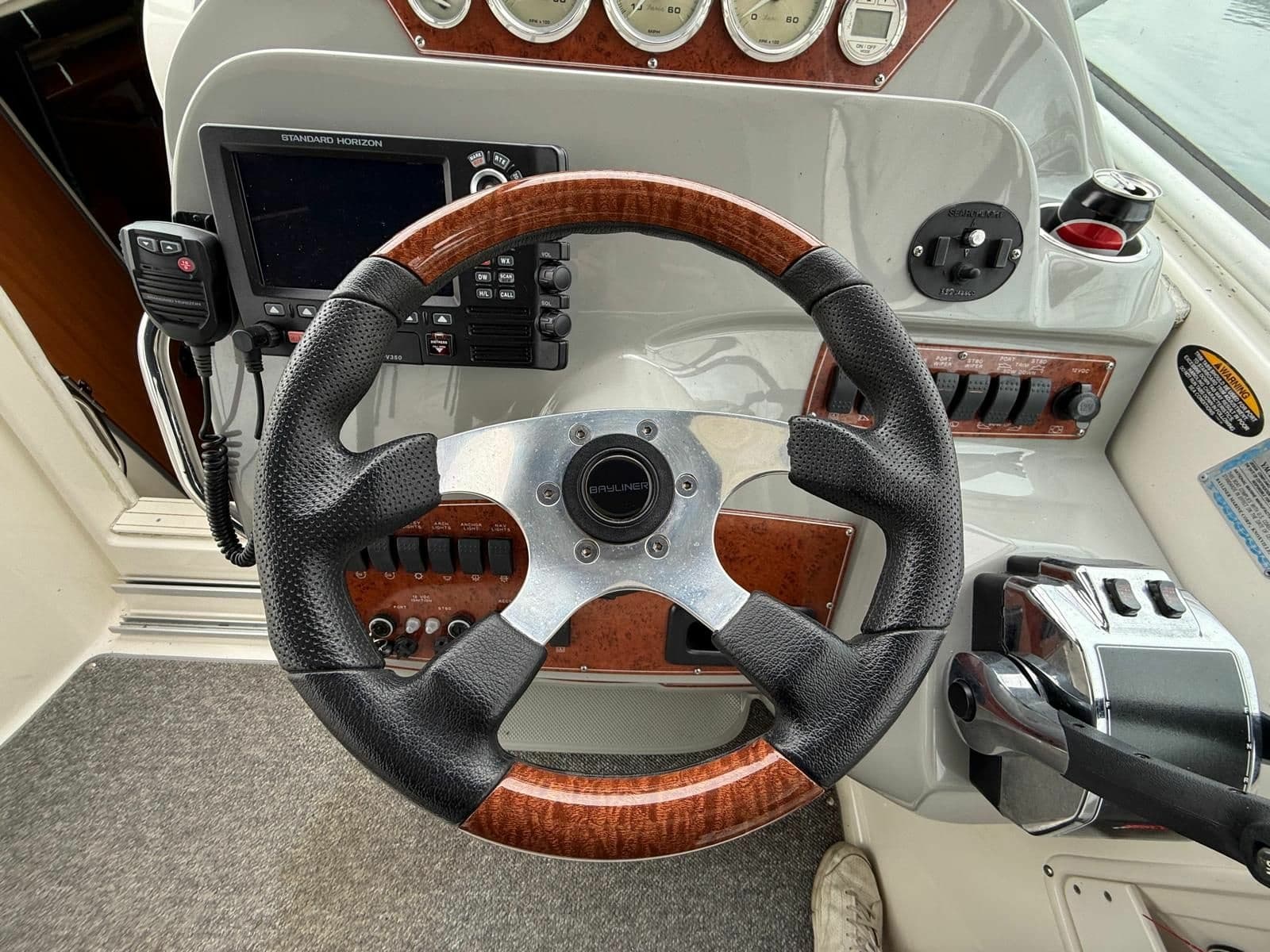 2008 Bayliner 320 Express Cruiser - Photo 20