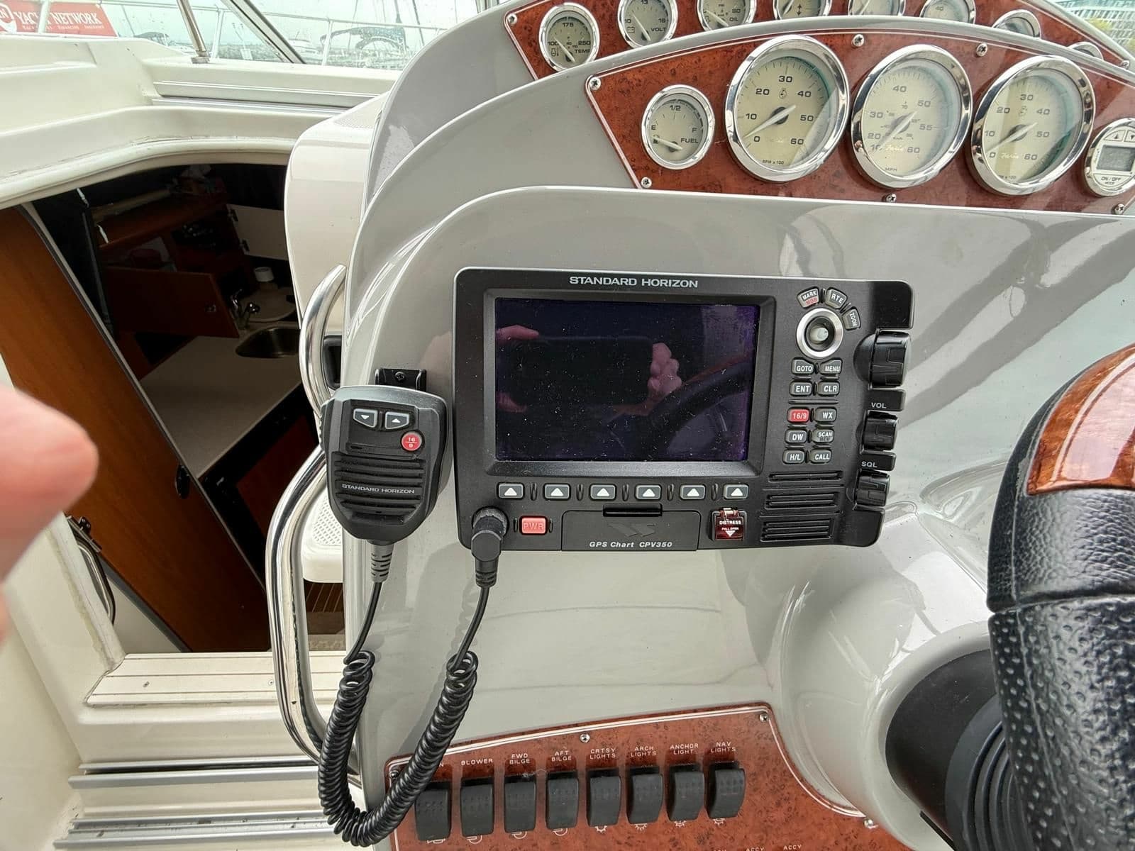 2008 Bayliner 320 Express Cruiser - Photo 21