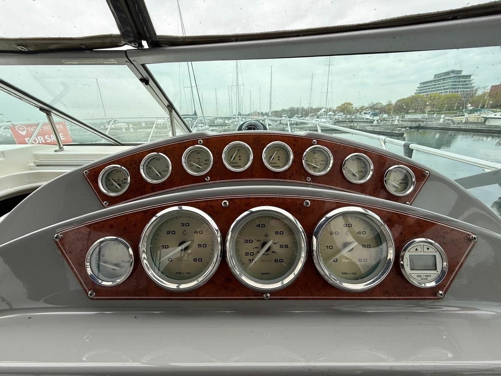 2008 Bayliner 320 Express Cruiser - Photo 22