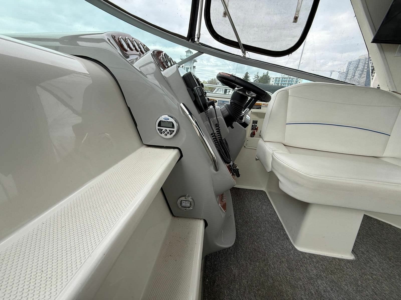 2008 Bayliner 320 Express Cruiser - Photo 23