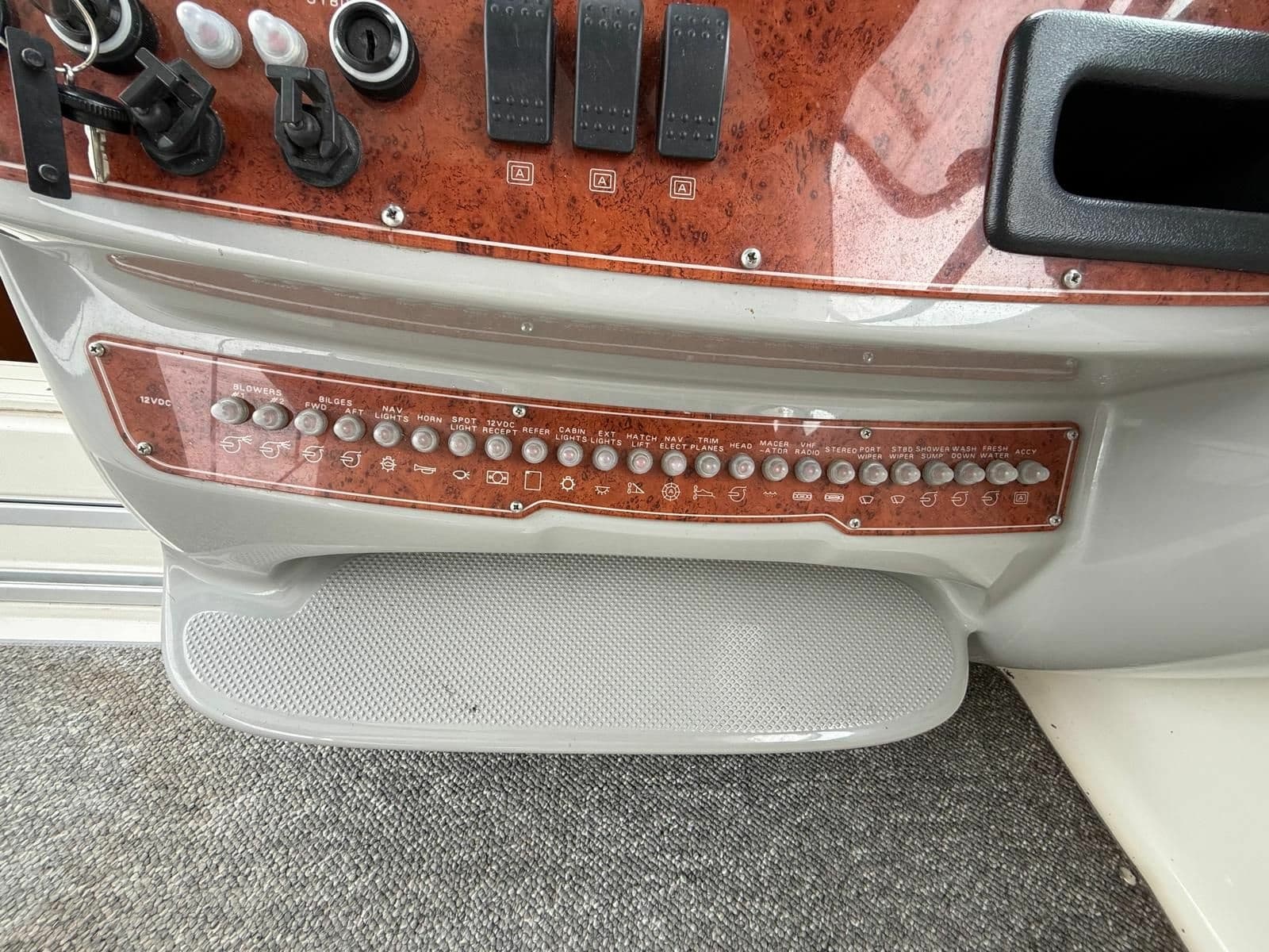 2008 Bayliner 320 Express Cruiser - Photo 26