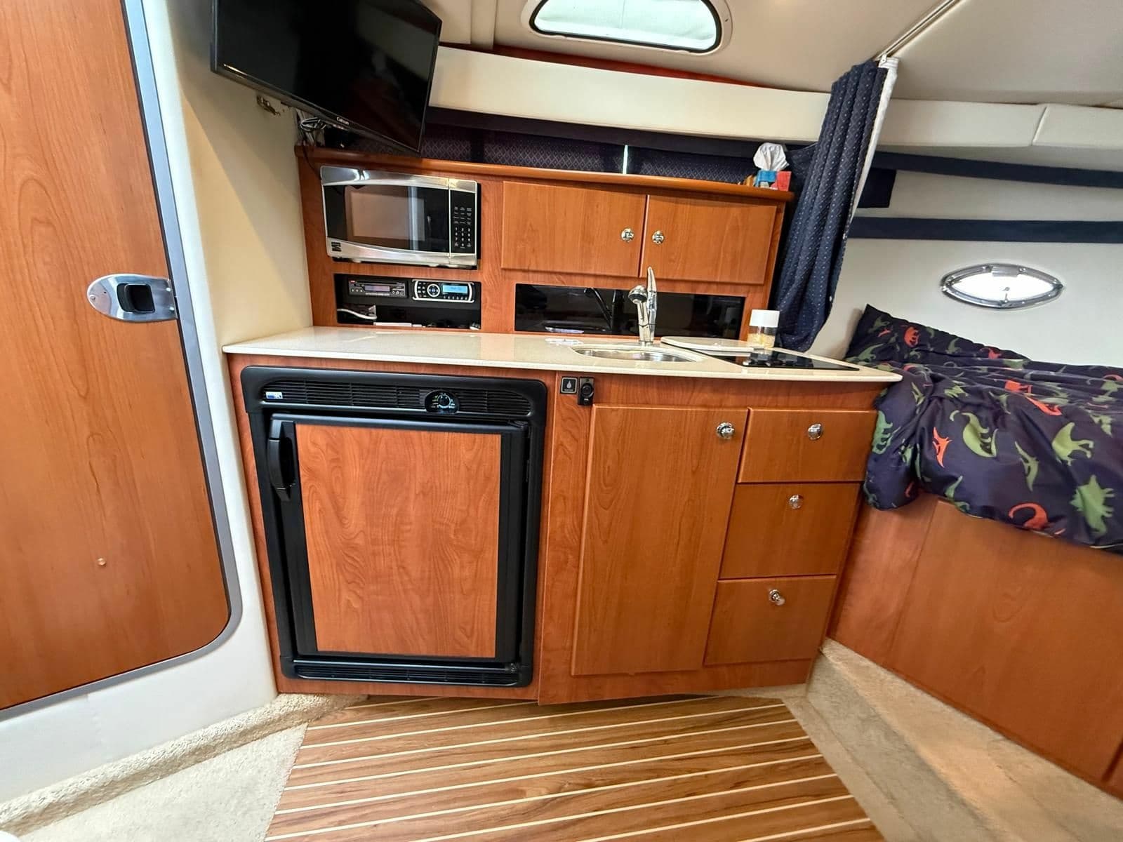2008 Bayliner 320 Express Cruiser - Photo 47