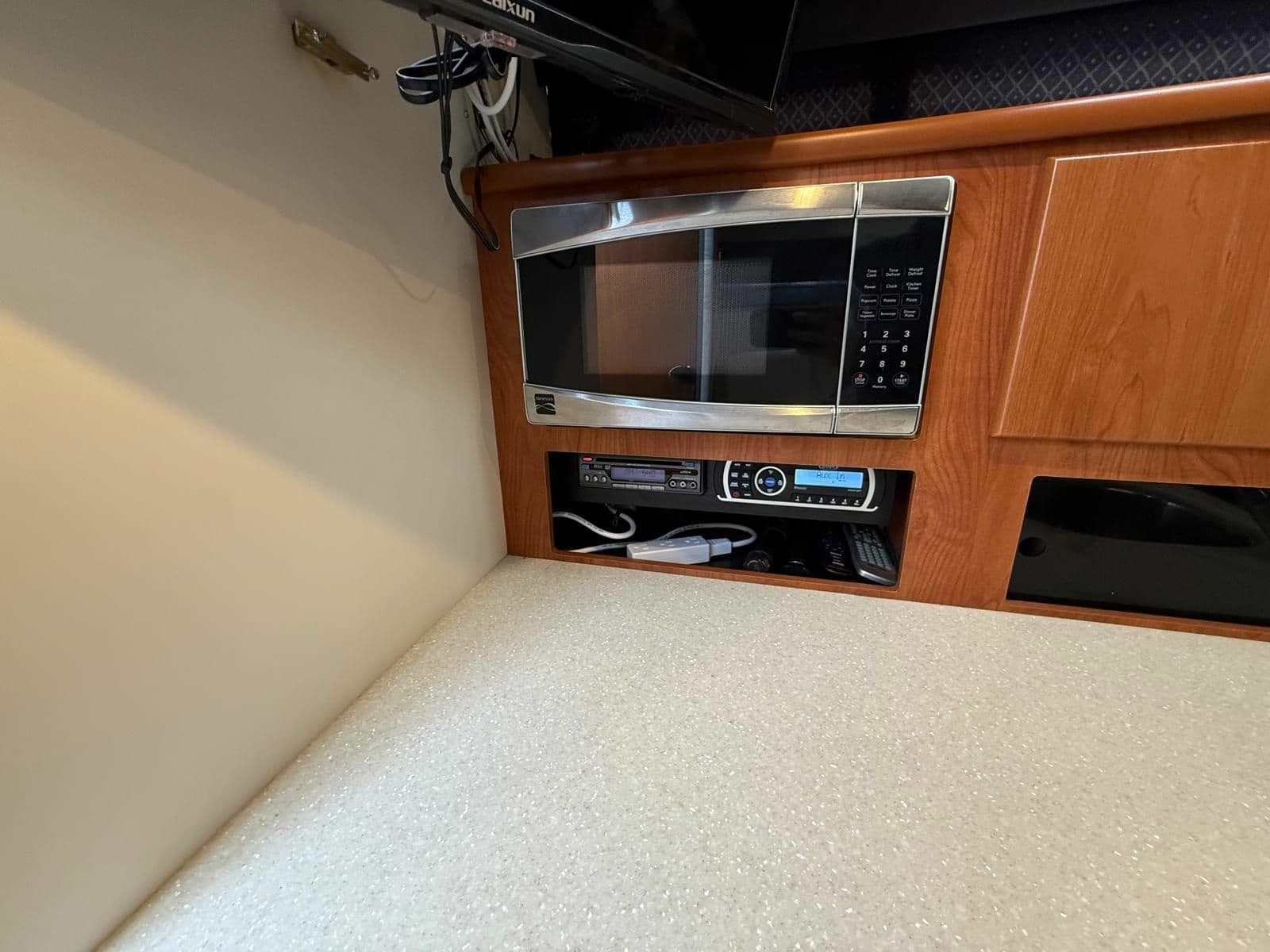 2008 Bayliner 320 Express Cruiser - Photo 51