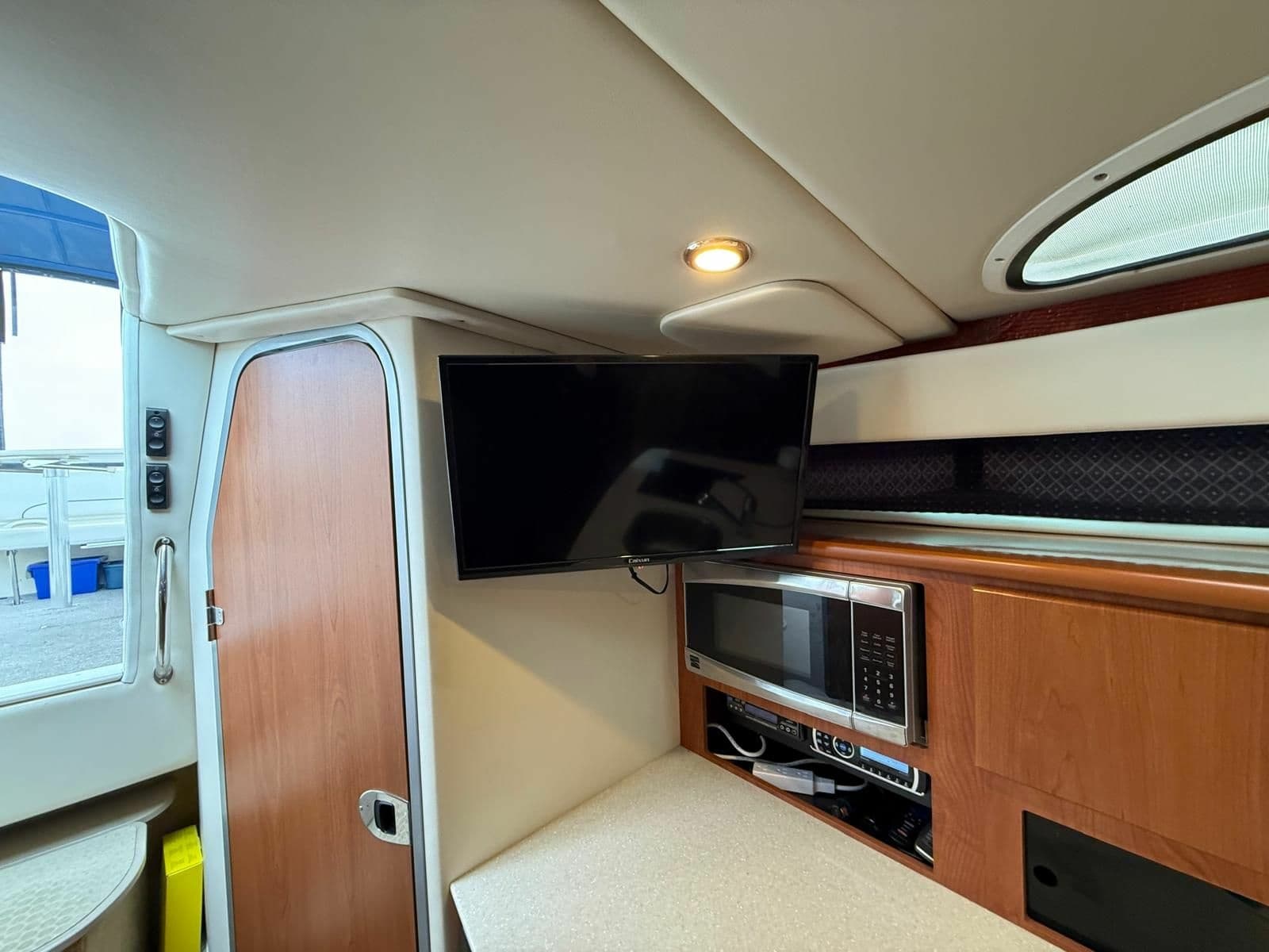 2008 Bayliner 320 Express Cruiser - Photo 53