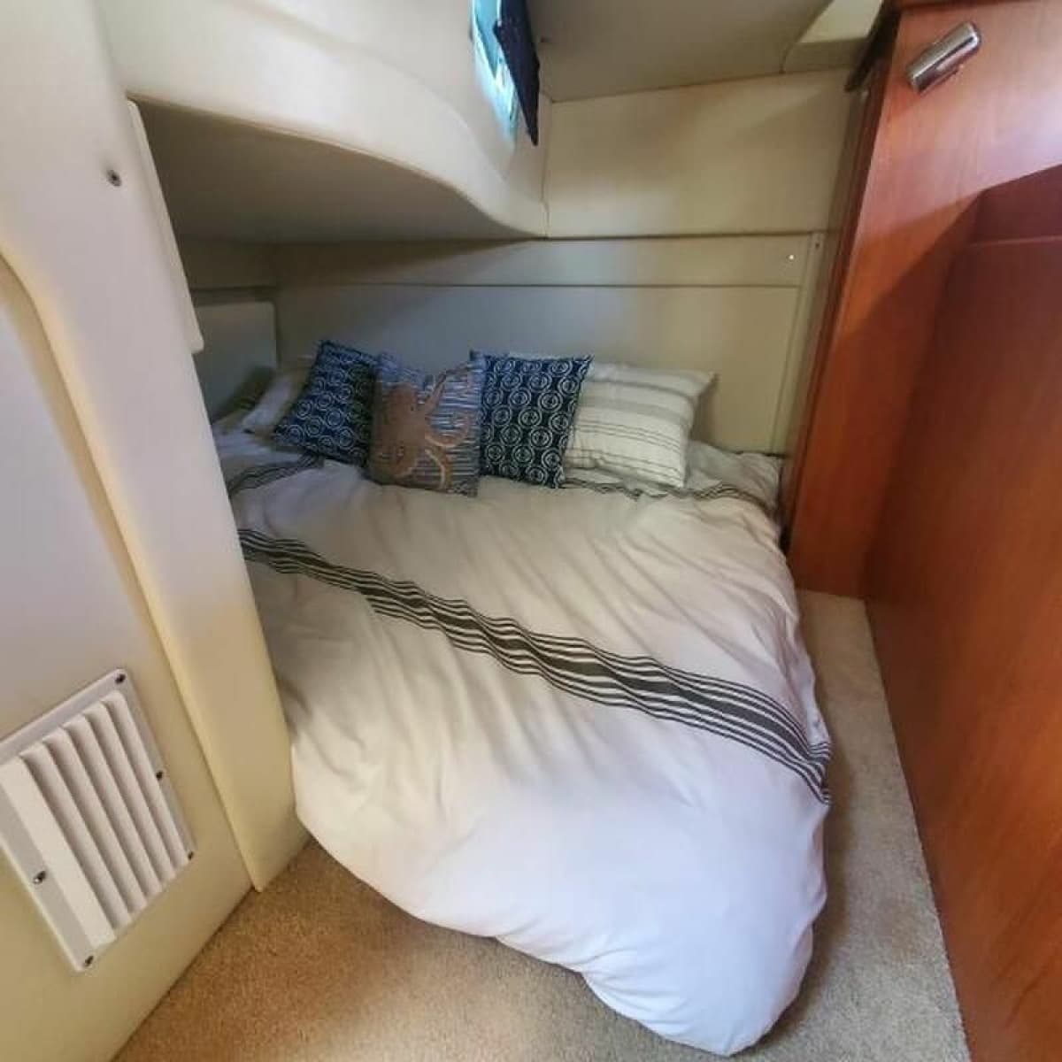 2008 Bayliner 320 Express Cruiser - Photo 62