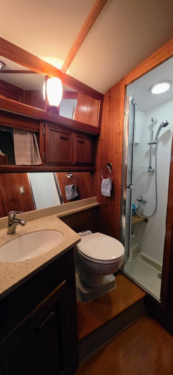 1987 Carver 4207 Aft Cabin - Photo 32