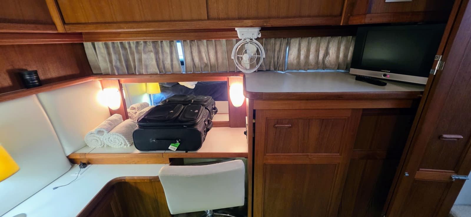 1987 Carver 4207 Aft Cabin - Photo 39
