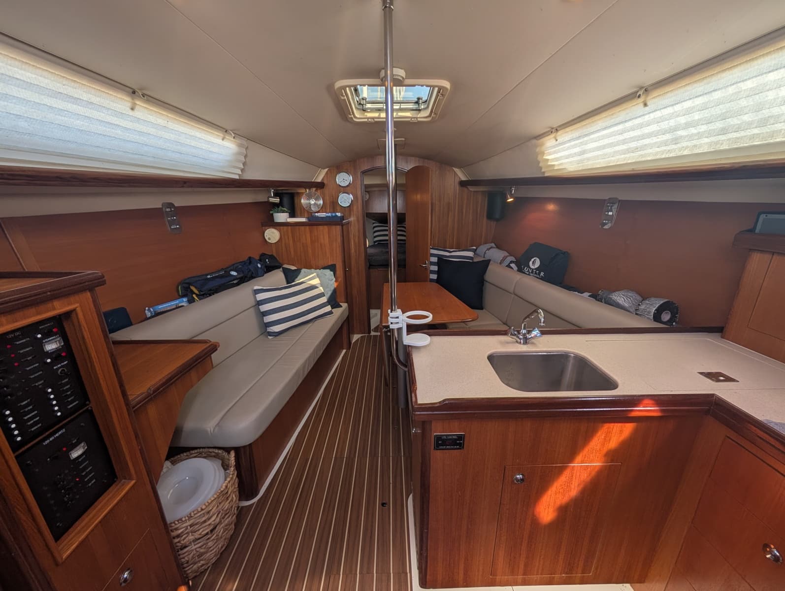 2006 Hunter 31 - Photo 30