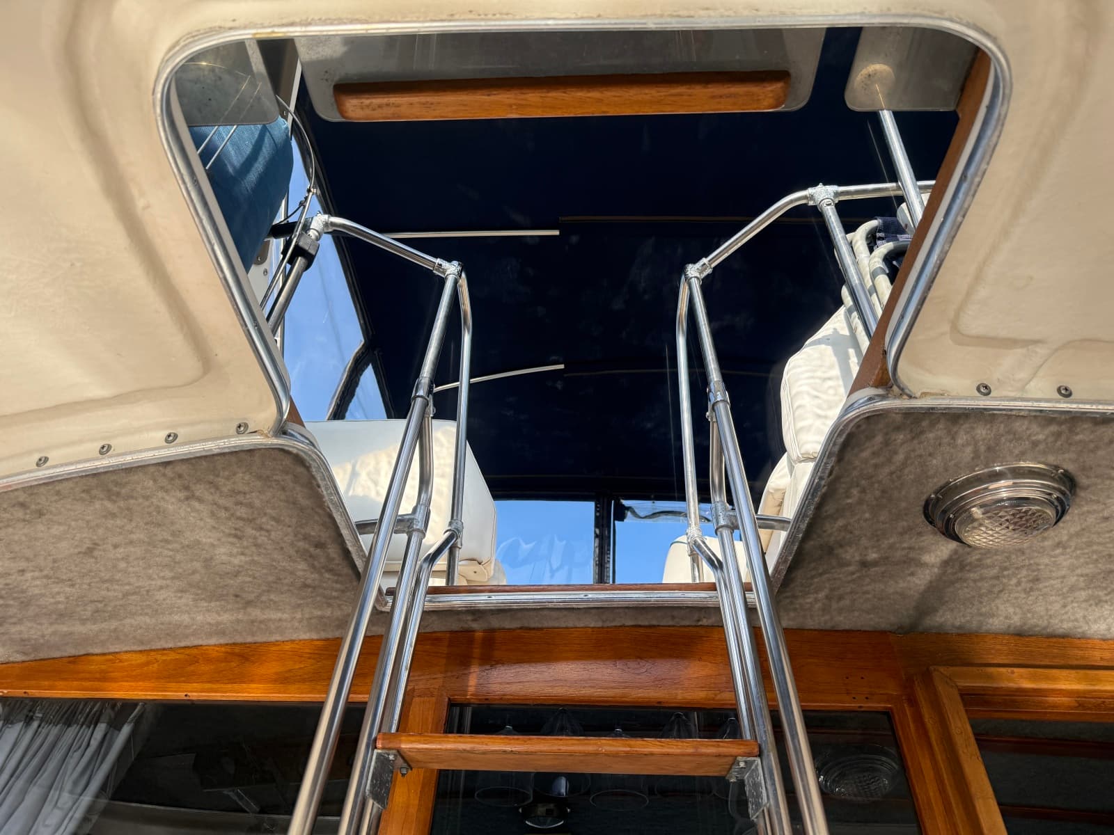 1985 Bayliner 3870 Motoryacht - Photo 21