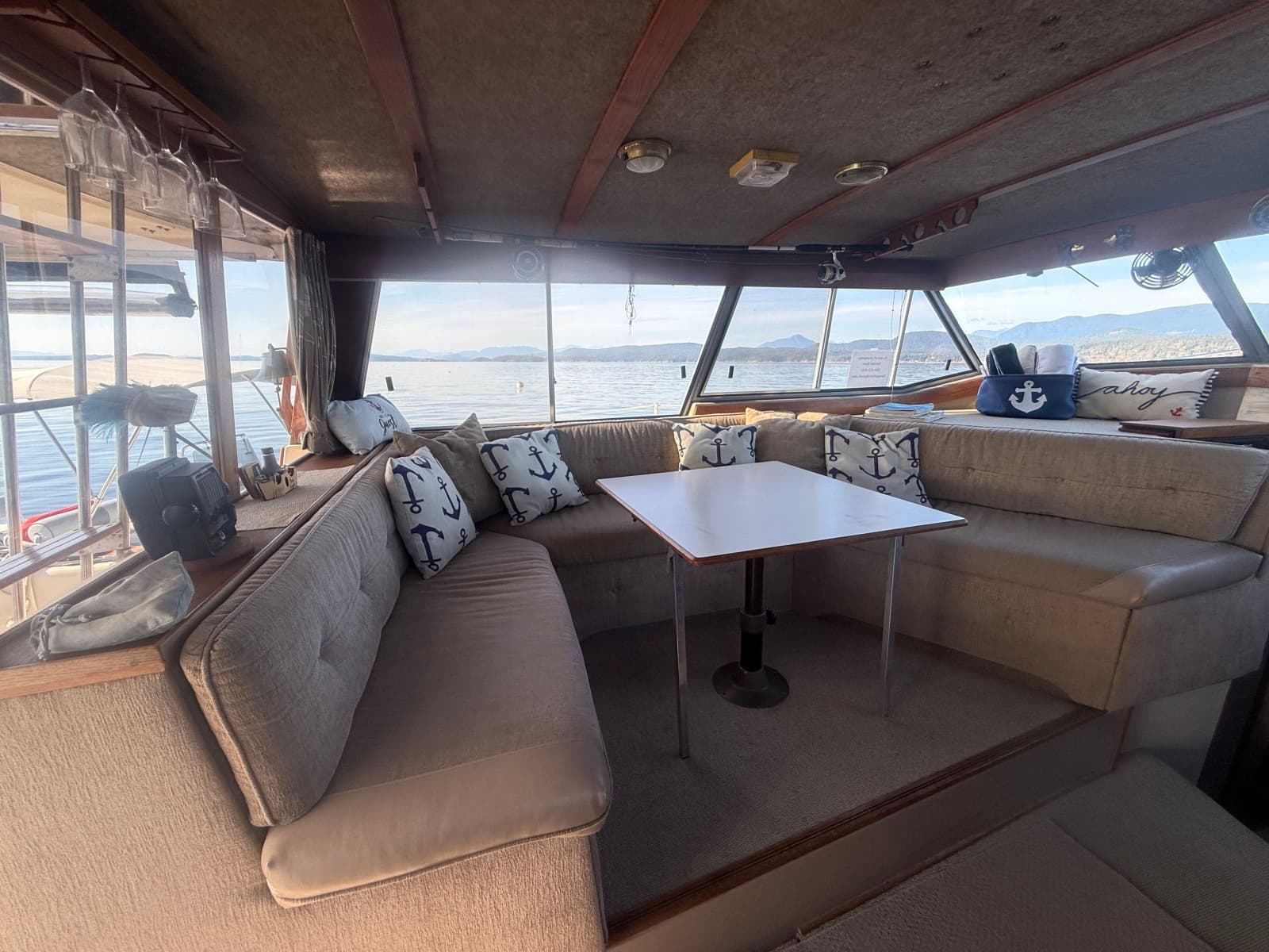 1985 Bayliner 3870 Motoryacht - Photo 28