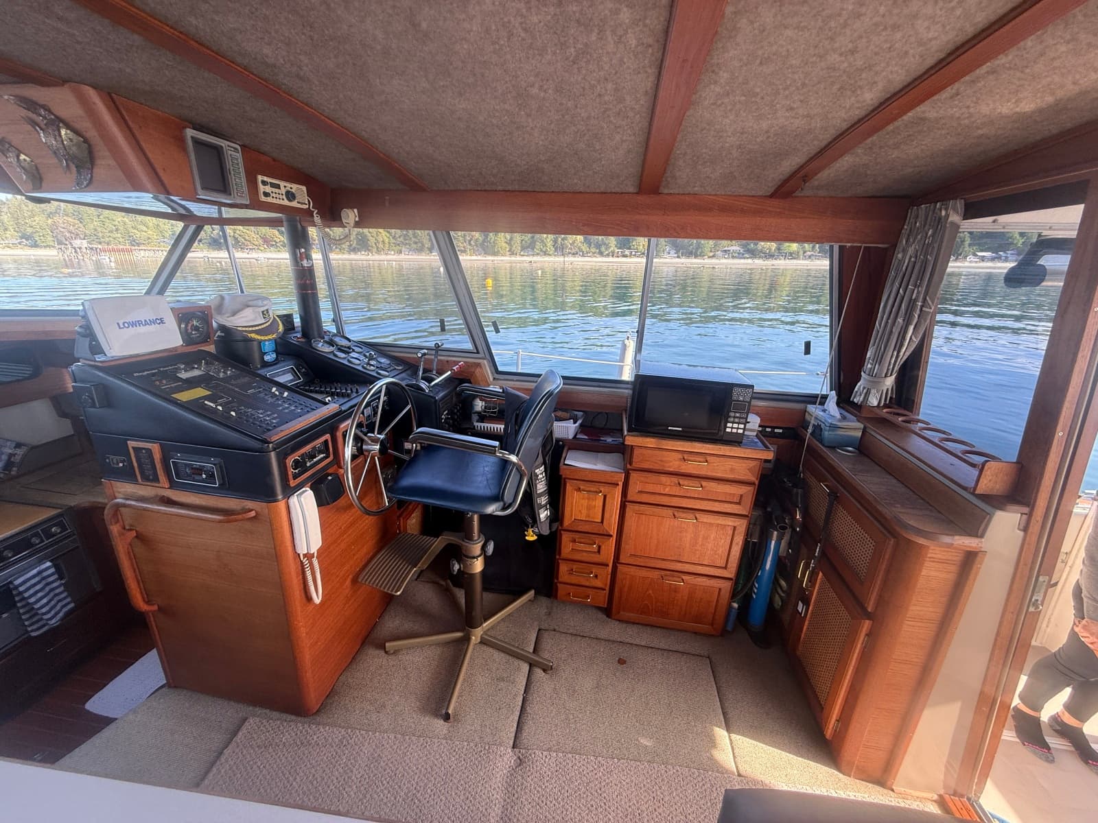 1985 Bayliner 3870 Motoryacht - Photo 29