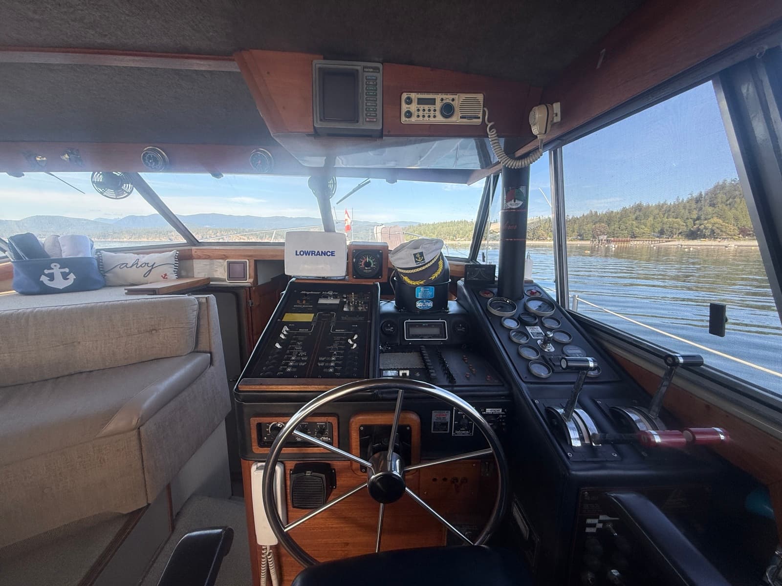 1985 Bayliner 3870 Motoryacht - Photo 30