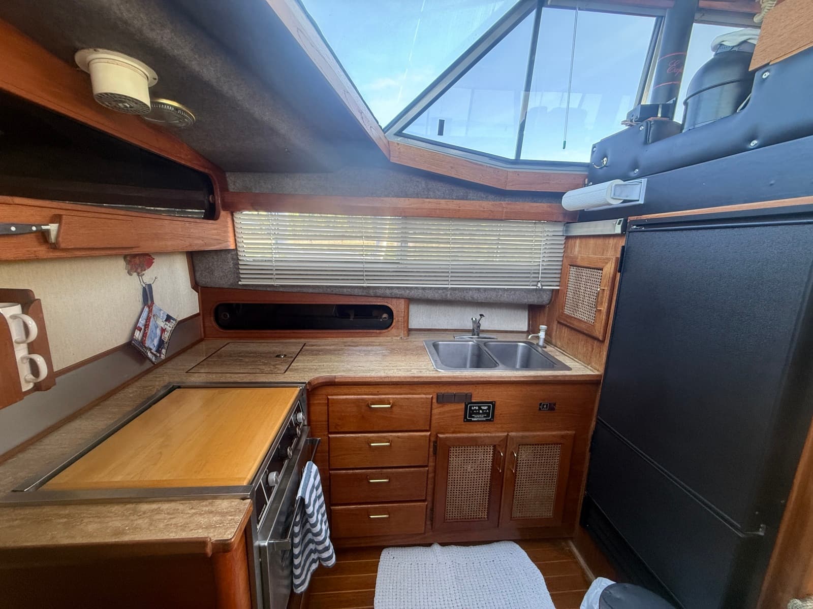 1985 Bayliner 3870 Motoryacht - Photo 43