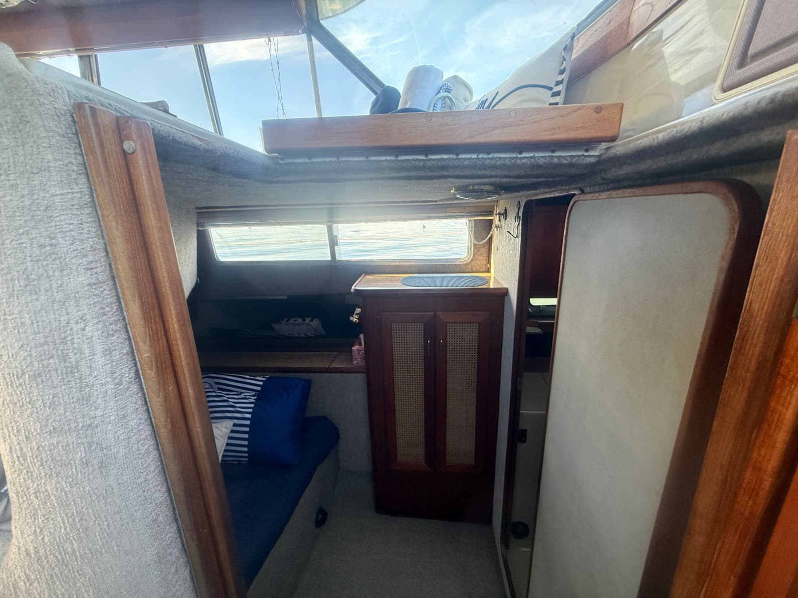 1985 Bayliner 3870 Motoryacht - Photo 46