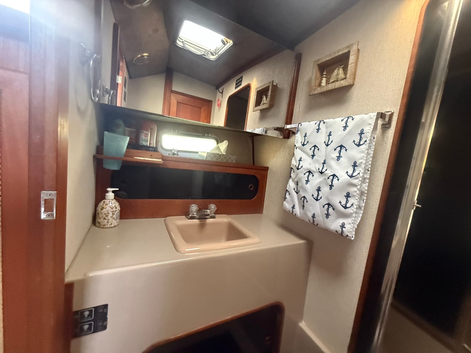 1985 Bayliner 3870 Motoryacht - Photo 51