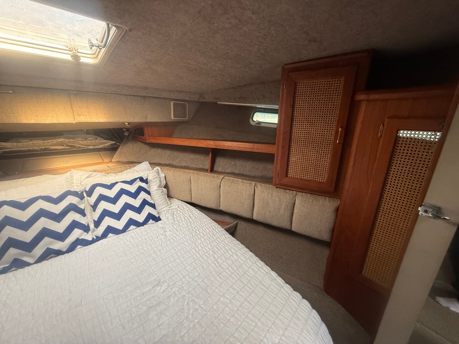 1985 Bayliner 3870 Motoryacht - Photo 55