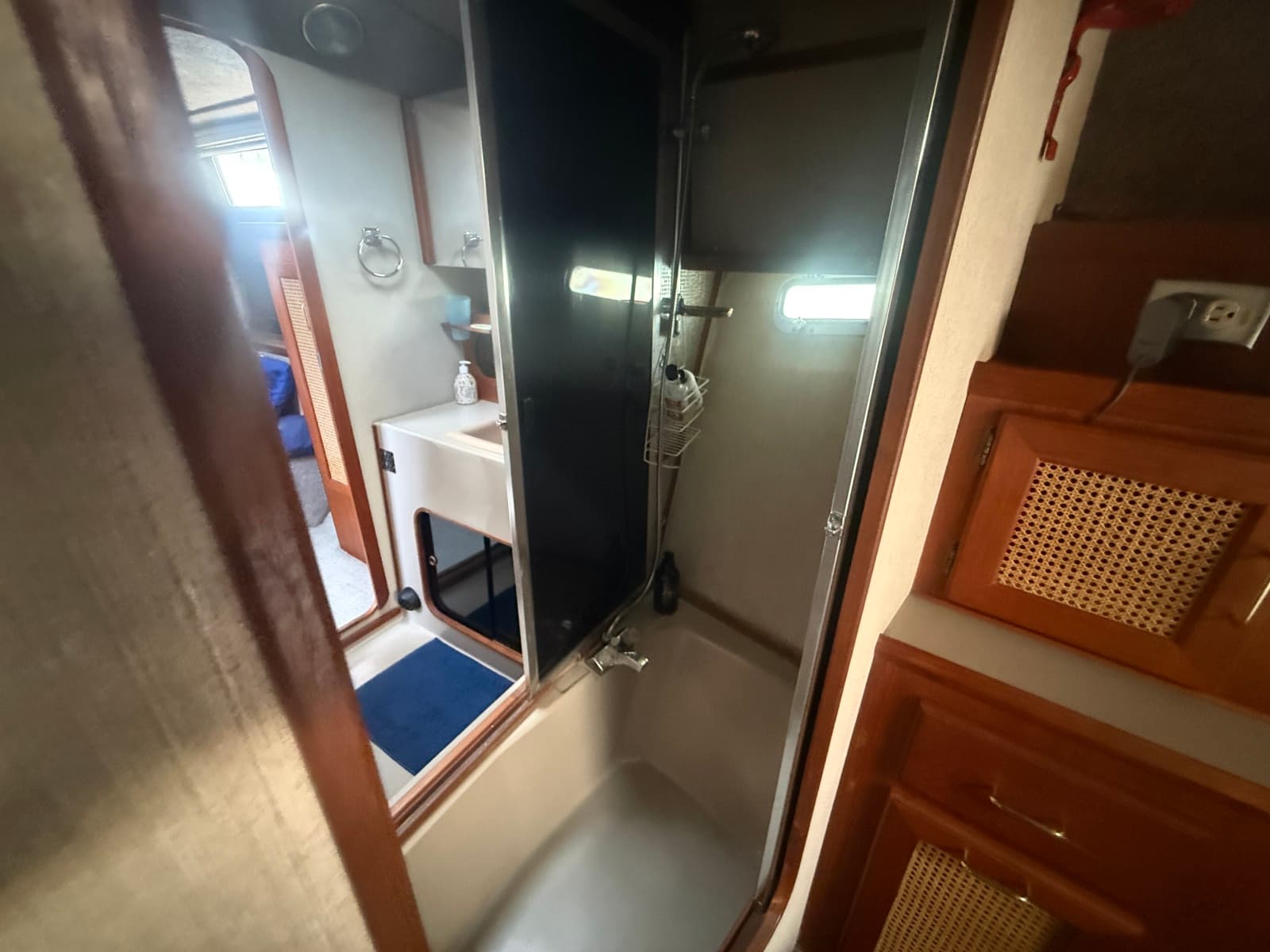 1985 Bayliner 3870 Motoryacht - Photo 61