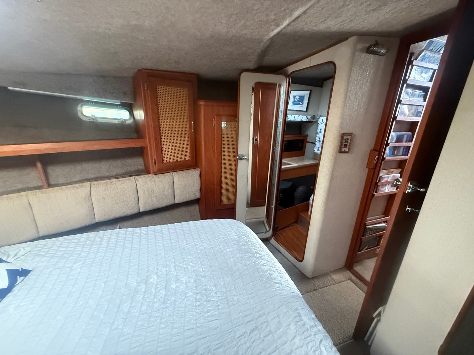 1985 Bayliner 3870 Motoryacht - Photo 57