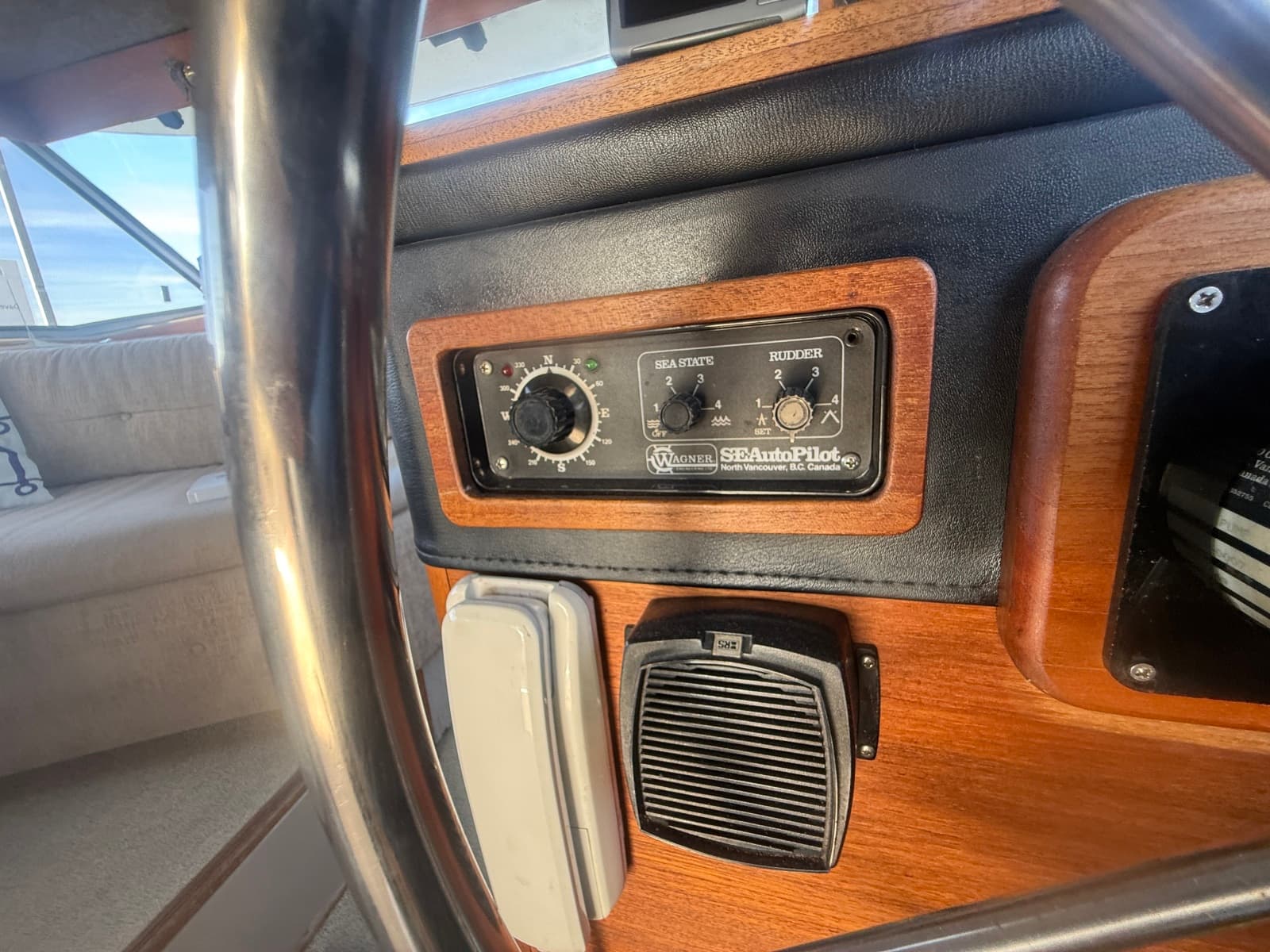 1985 Bayliner 3870 Motoryacht - Photo 39