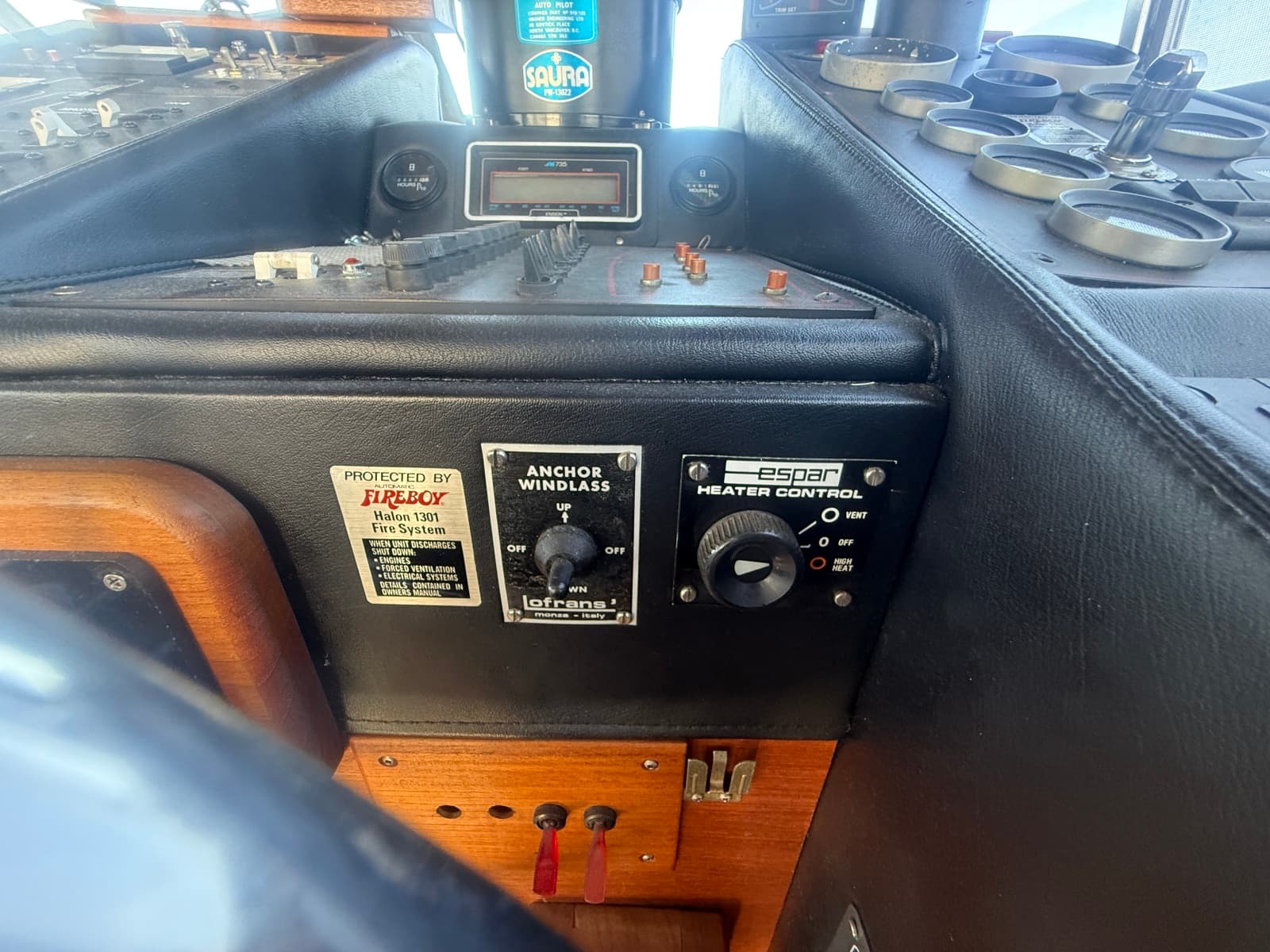 1985 Bayliner 3870 Motoryacht - Photo 40