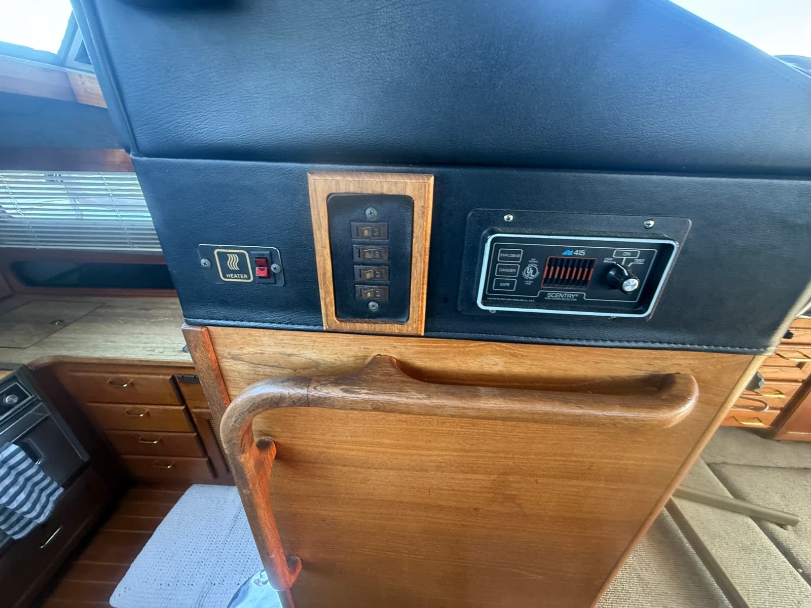 1985 Bayliner 3870 Motoryacht - Photo 41