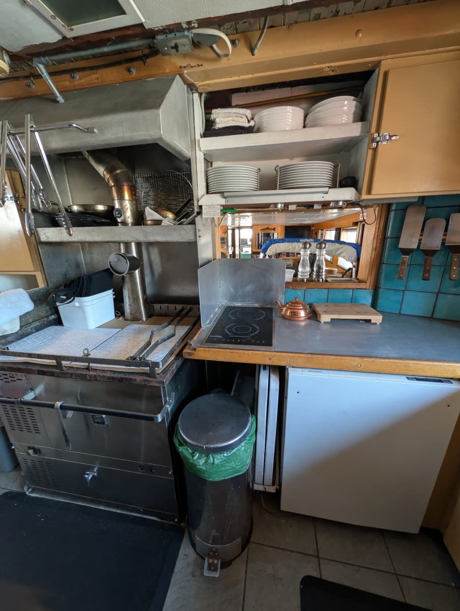1941 Custom Armstrong Bros. Custom Wooden Trawler Liveaboard Vessel - Photo 27