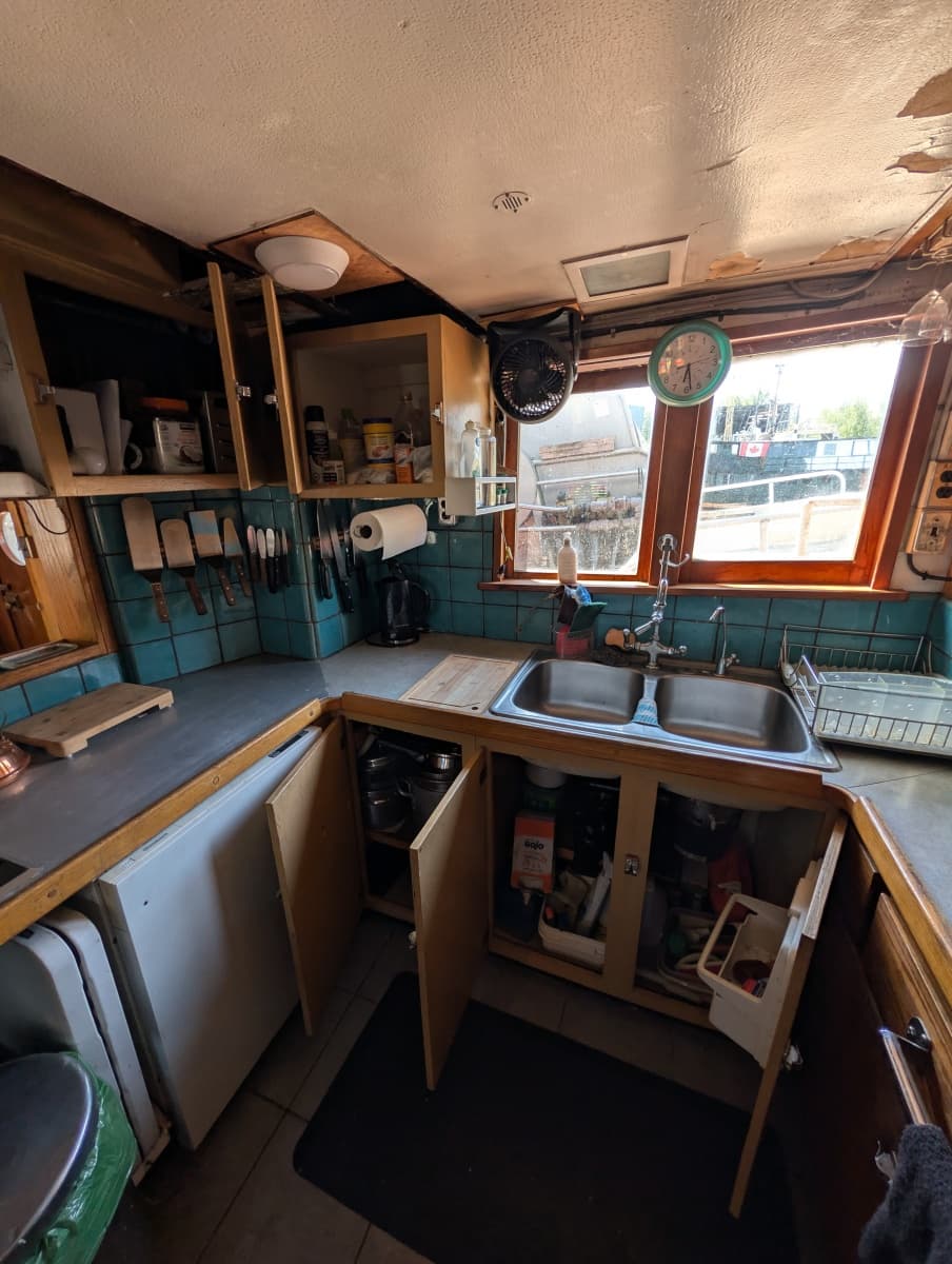 1941 Custom Armstrong Bros. Custom Wooden Trawler Liveaboard Vessel - Photo 28