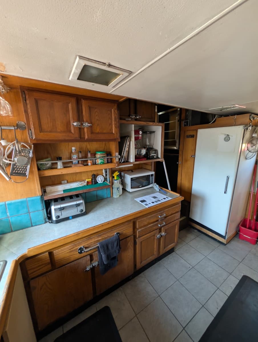 1941 Custom Armstrong Bros. Custom Wooden Trawler Liveaboard Vessel - Photo 29