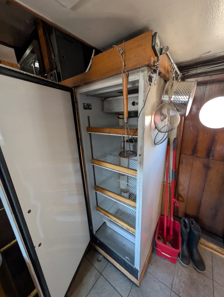 1941 Custom Armstrong Bros. Custom Wooden Trawler Liveaboard Vessel - Photo 30