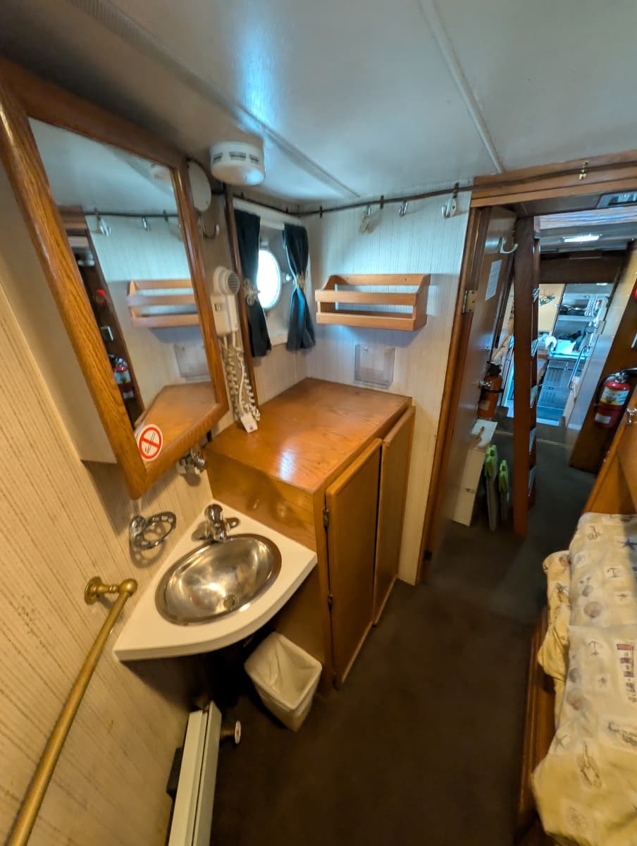 1941 Custom Armstrong Bros. Custom Wooden Trawler Liveaboard Vessel - Photo 40
